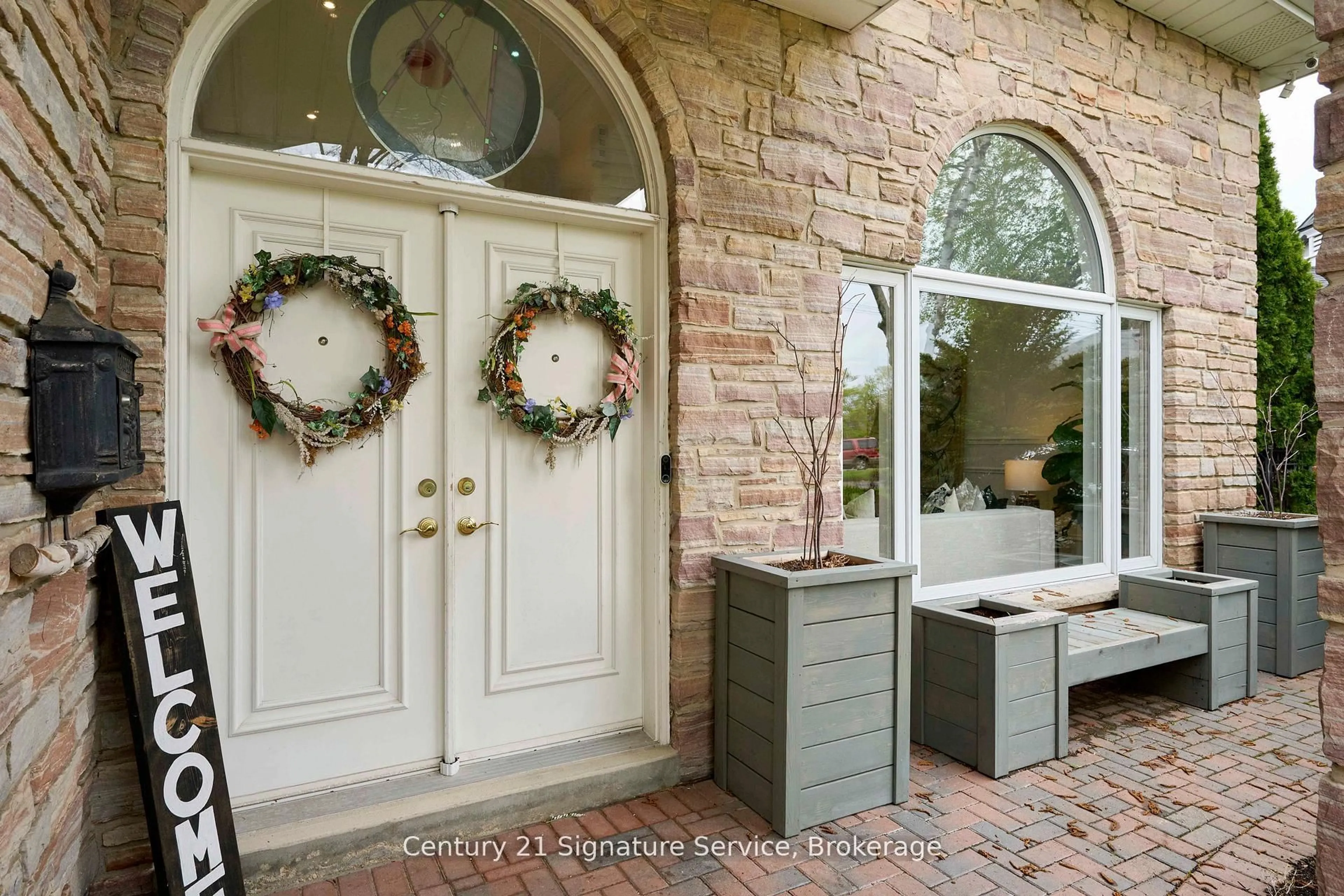Indoor entryway for 2173 Greenhurst Ave, Mississauga Ontario L4X 1J5