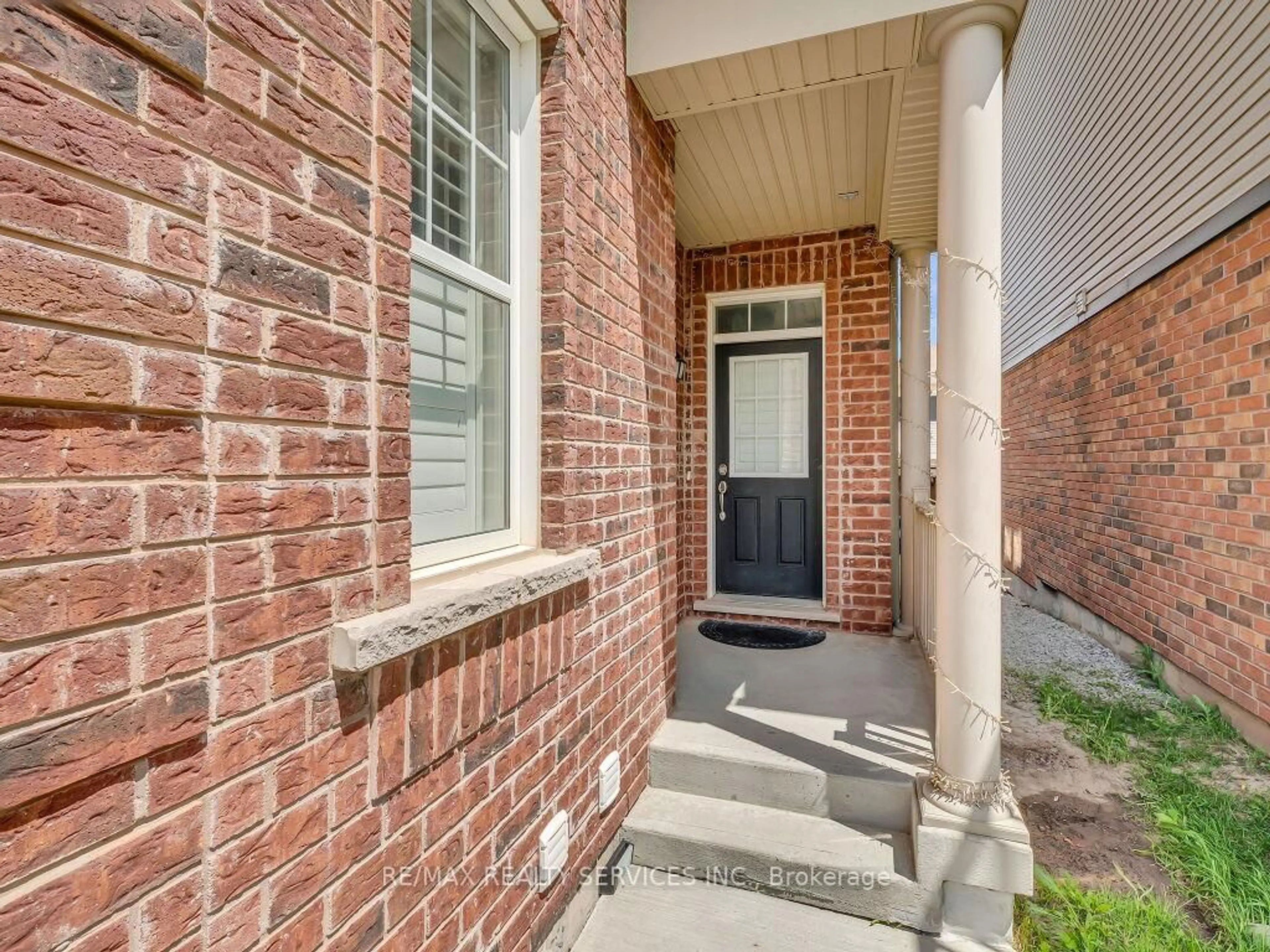 Home with brick exterior material, street for 17 Leadenhall Rd, Brampton Ontario L7A 4G4