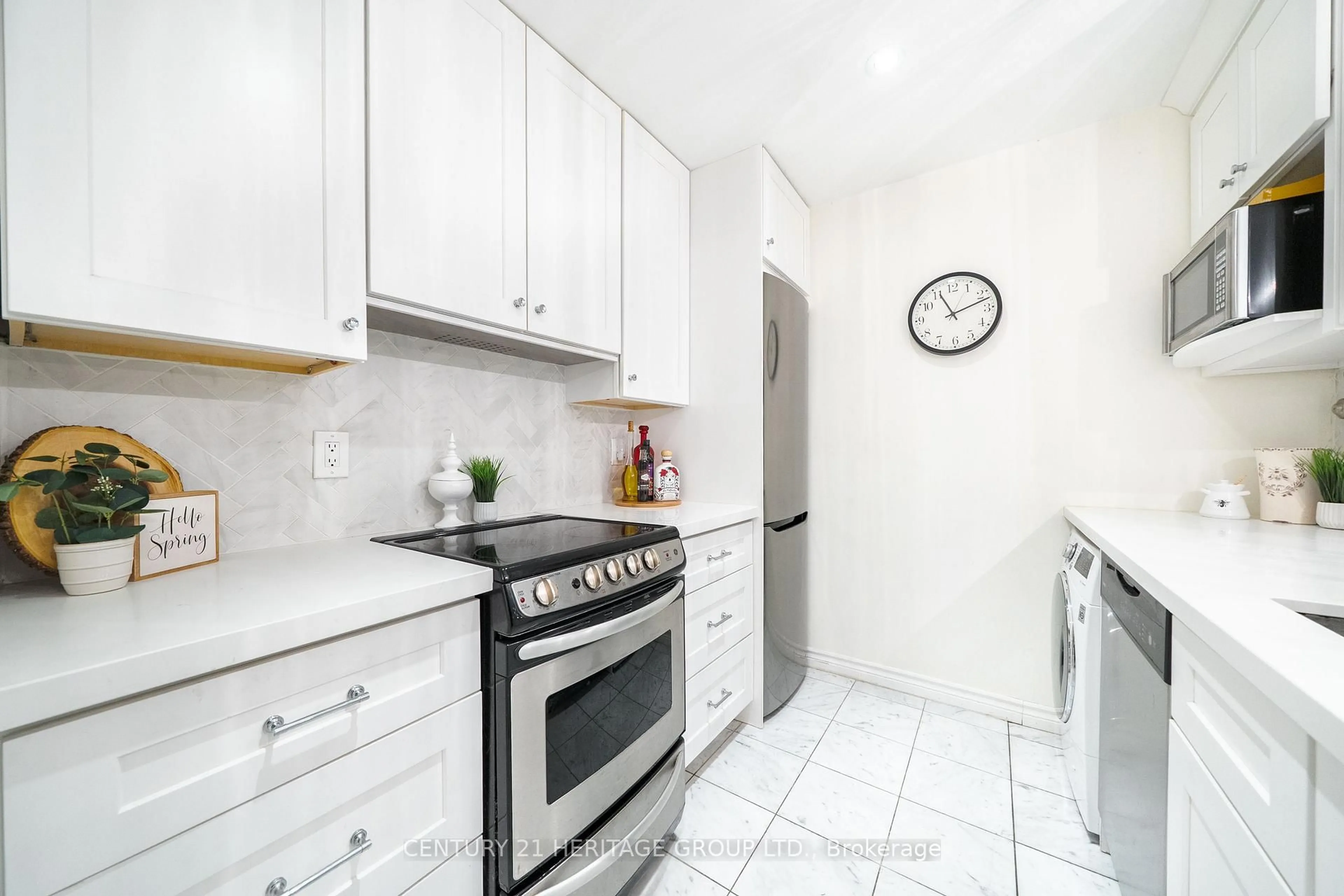 Standard kitchen, ceramic/tile floor for 24 Southport St #146, Toronto Ontario M6S 4Z1