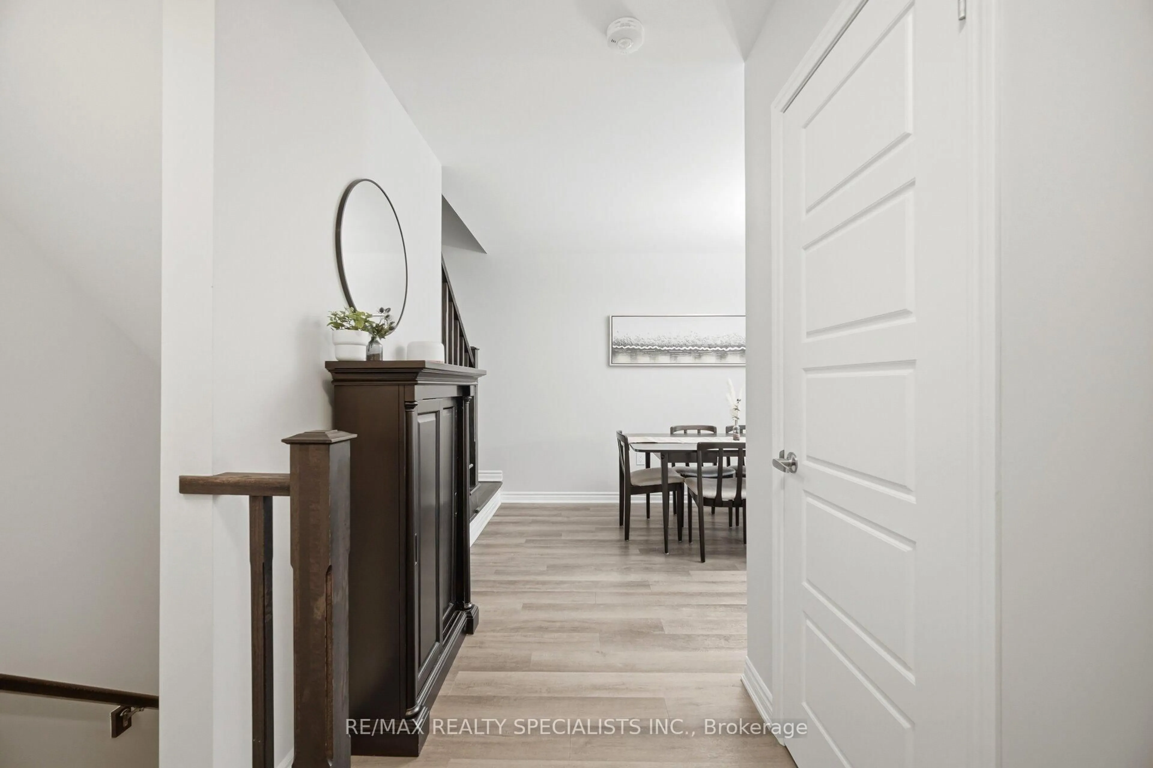 Indoor entryway for 510 Bellflower Crt, Milton Ontario L9T 2X5