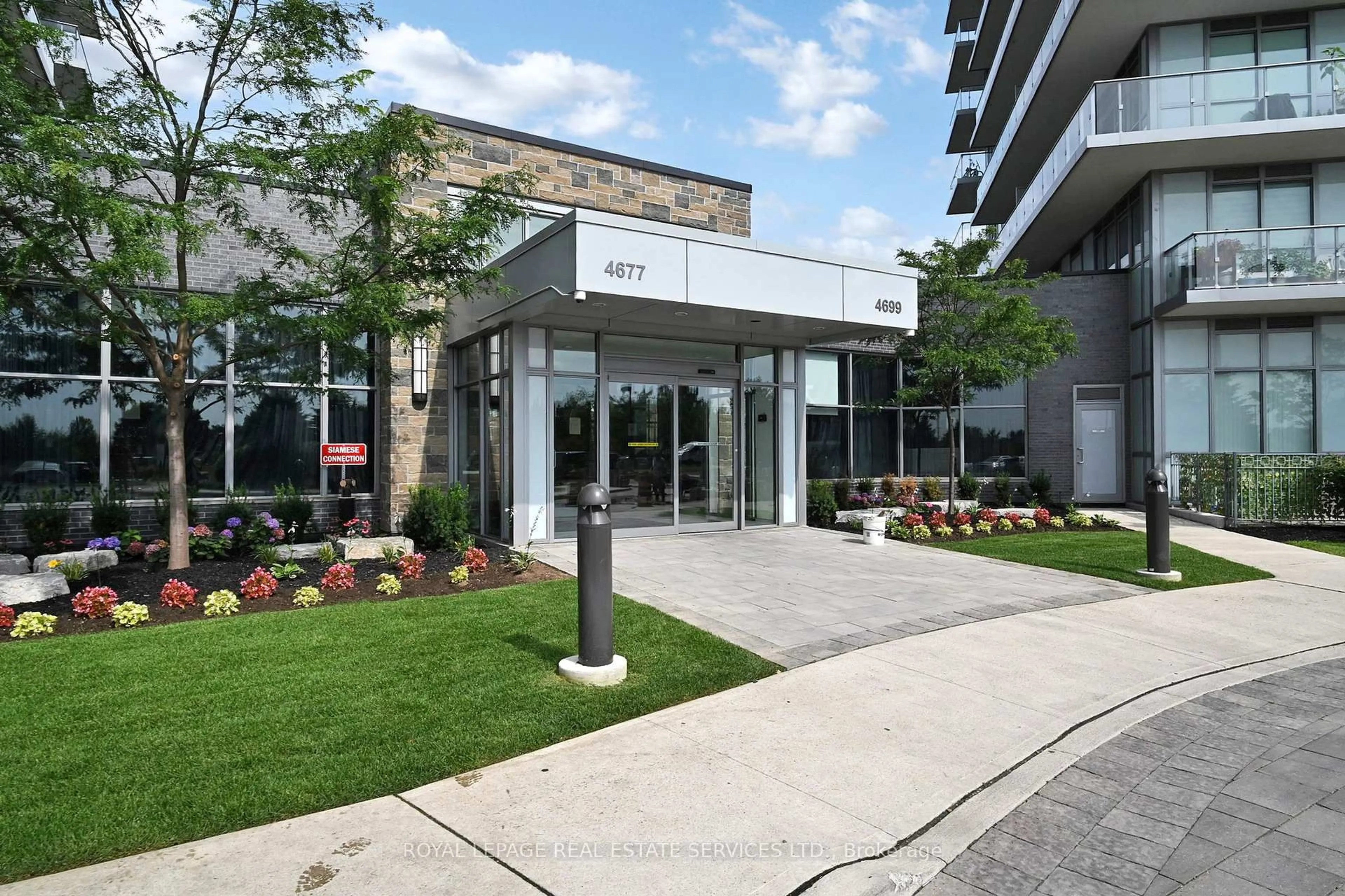 Indoor foyer for 4699 Glen Erin Dr #1709, Mississauga Ontario L5M 2E5