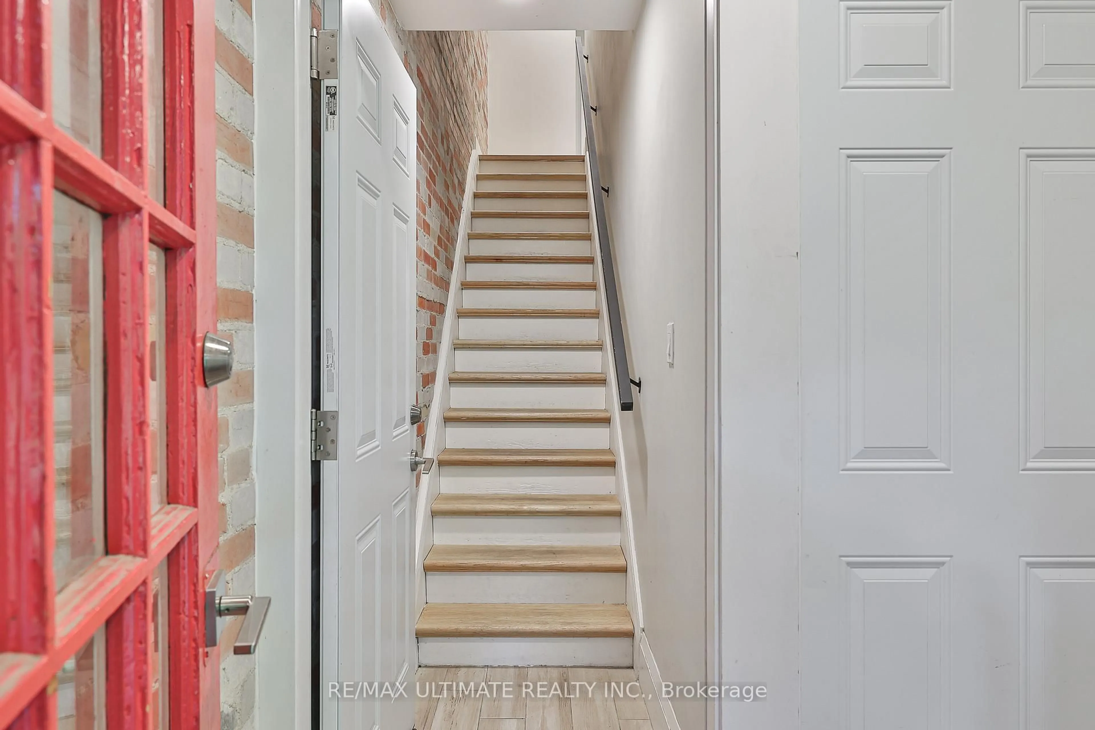 Stairs for 8 Grafton Ave, Toronto Ontario M6R 1C4