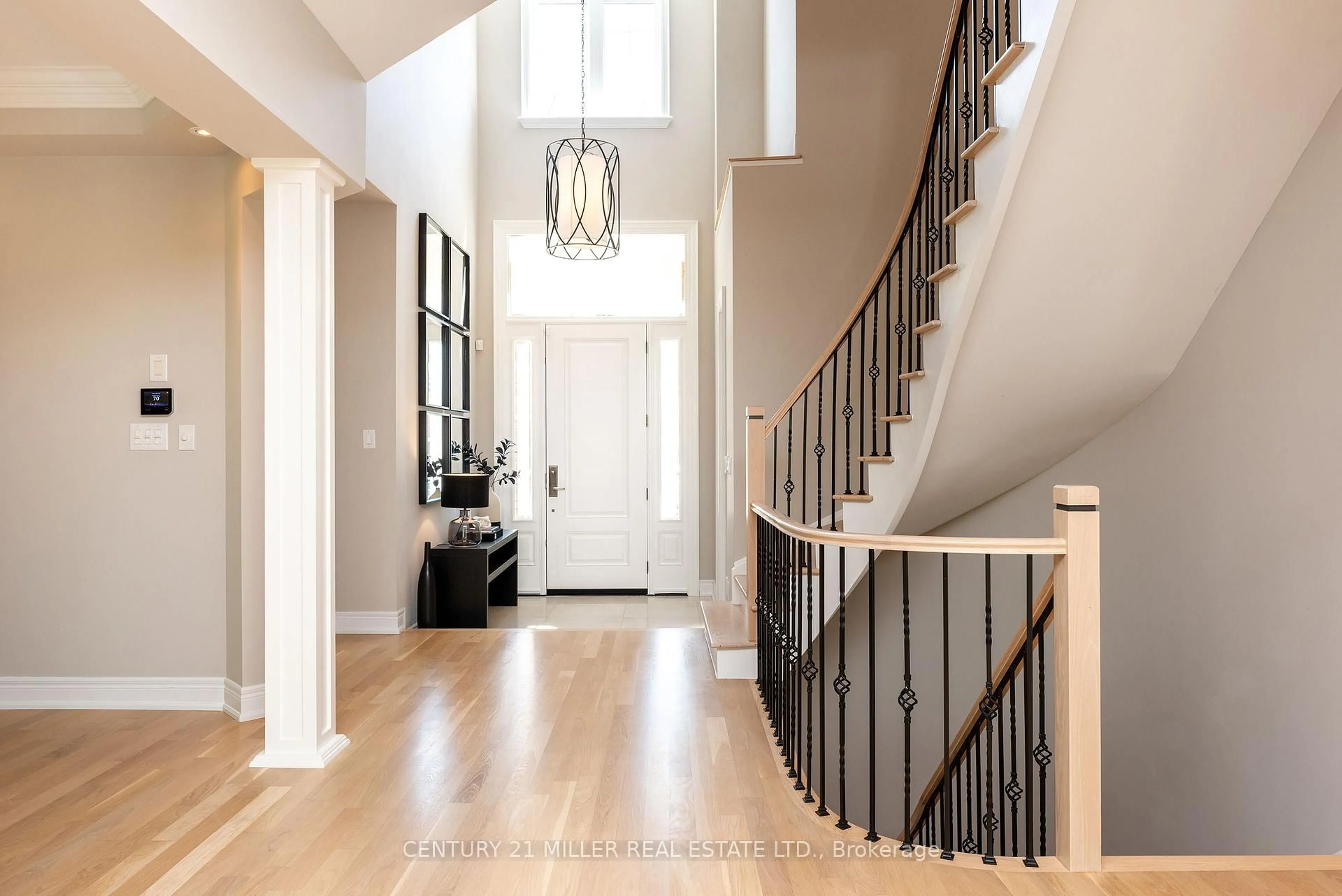 Indoor entryway for 3122 Saddleworth Cres, Oakville Ontario L6M 0A8