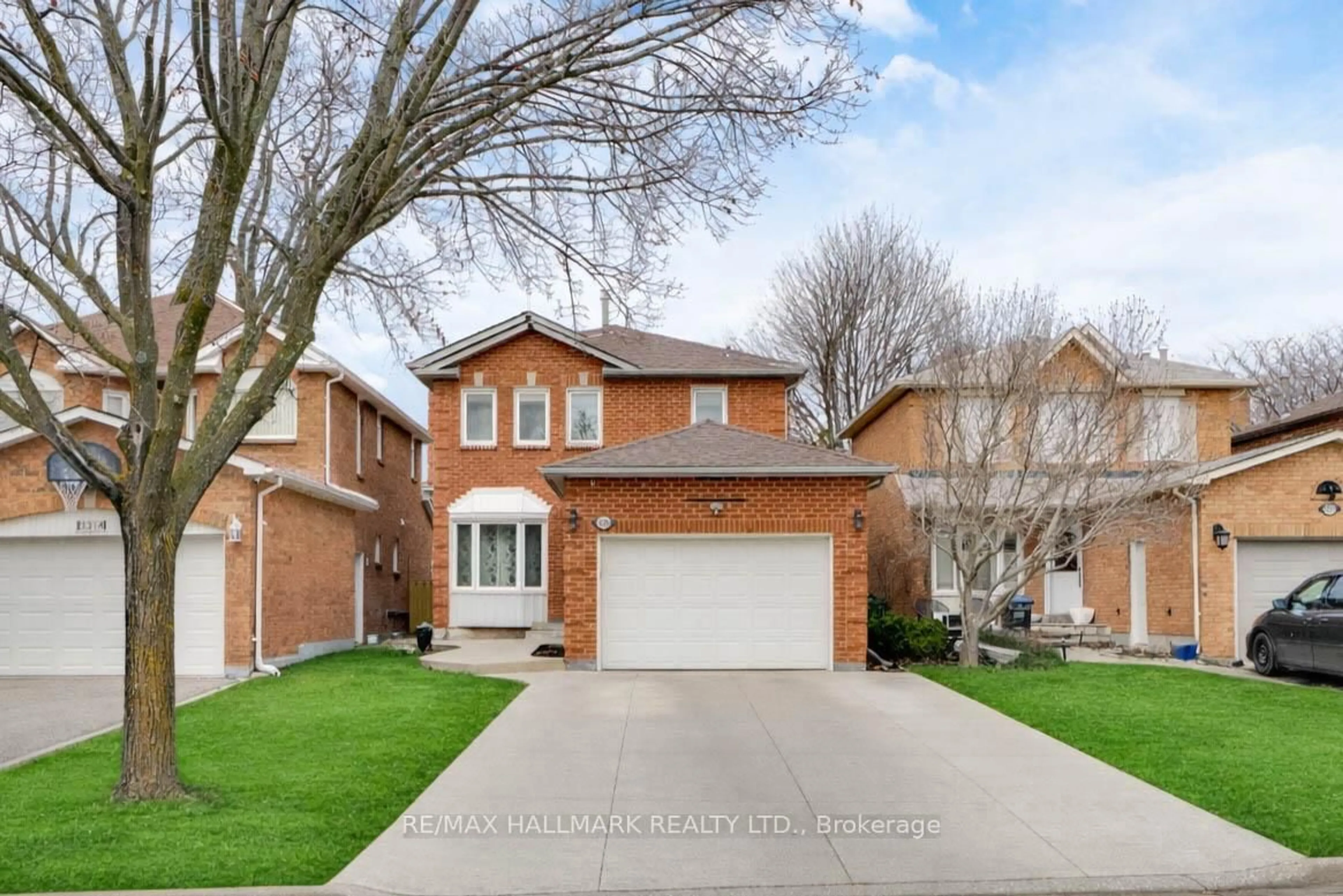 Home with brick exterior material, street for 3310 Greenbelt Cres, Mississauga Ontario L5N 5X1