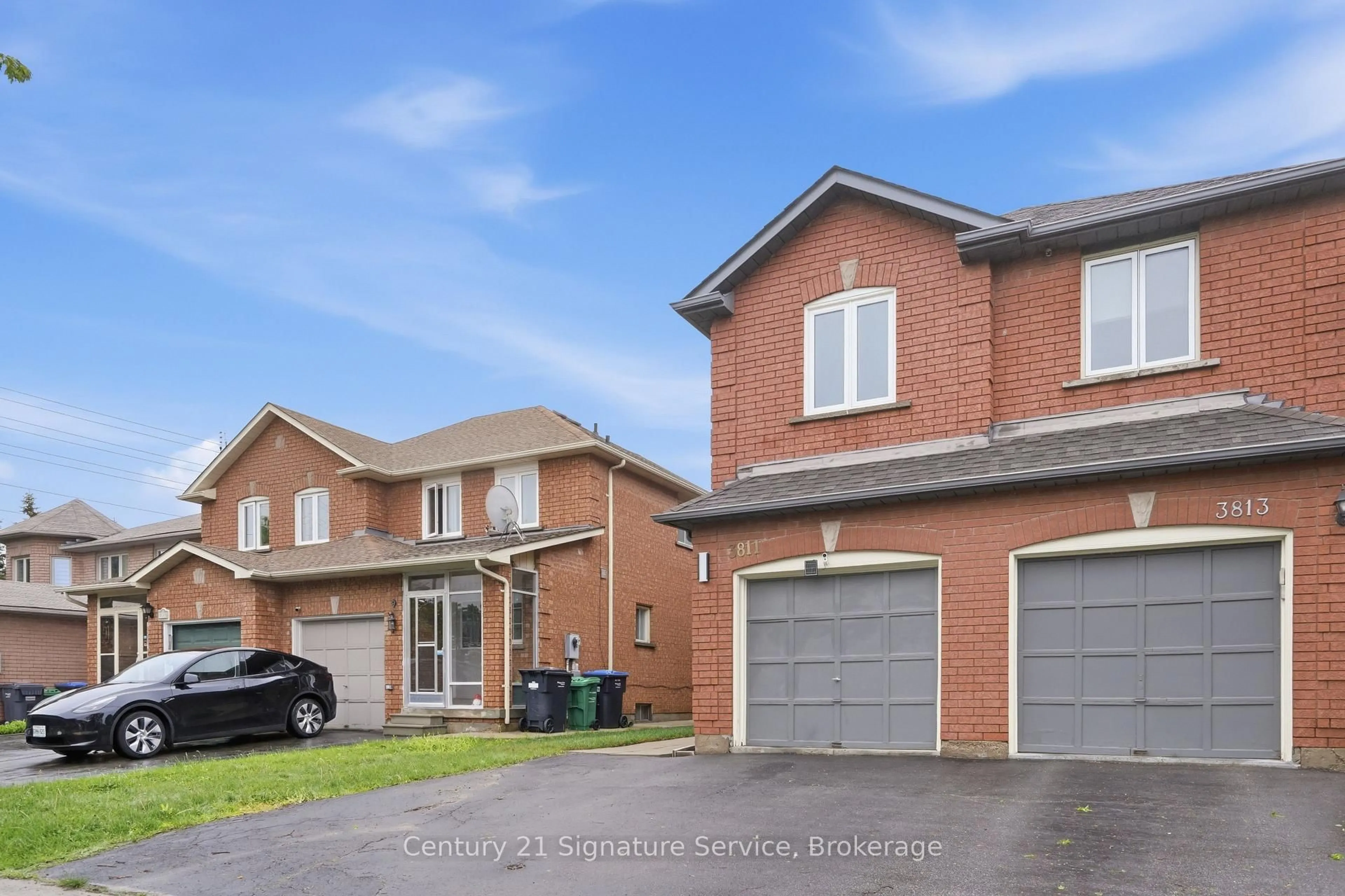 Home with brick exterior material, street for 3811 Densbury Dr, Mississauga Ontario L5N 6Z3