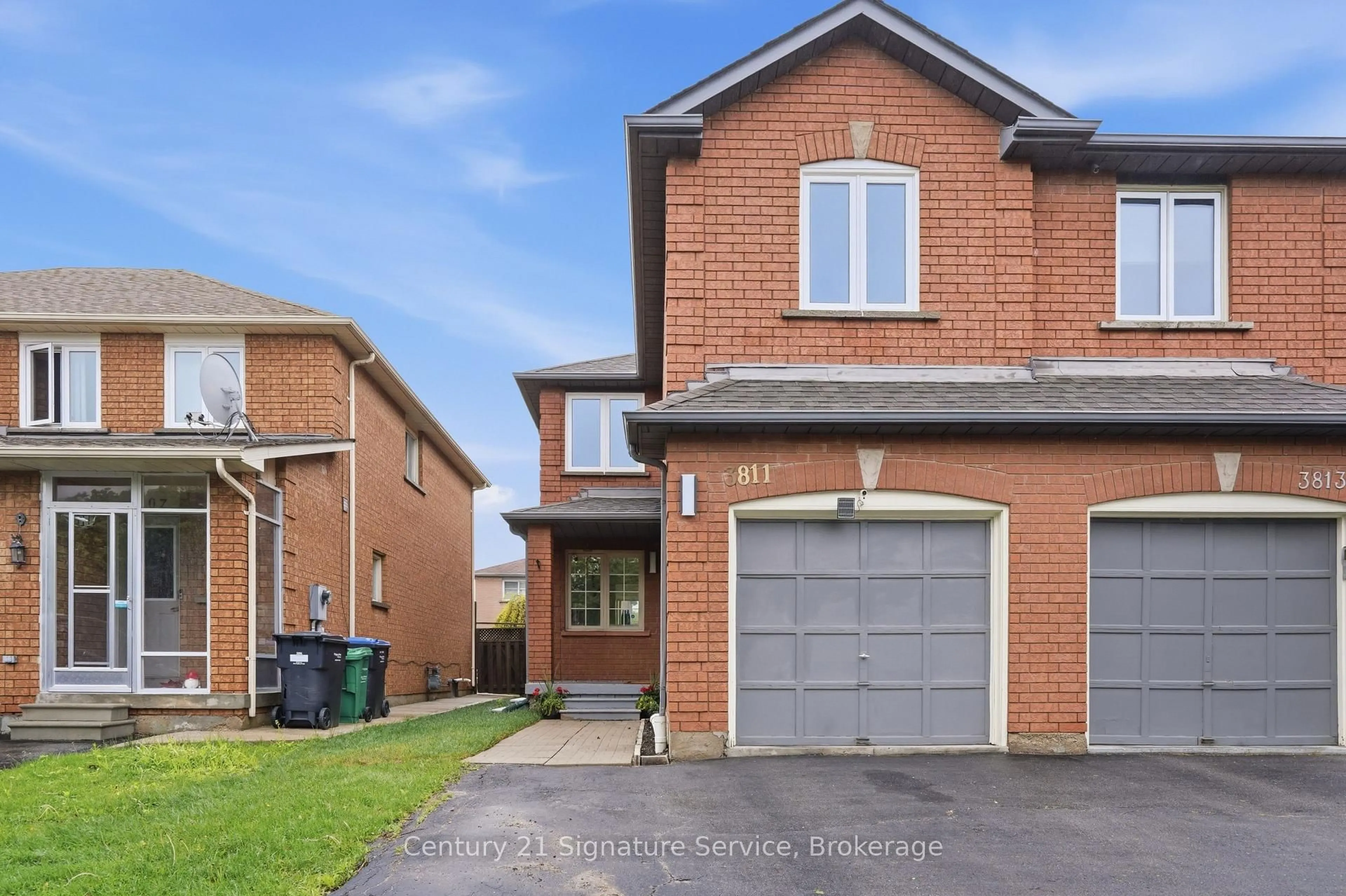 Home with brick exterior material, street for 3811 Densbury Dr, Mississauga Ontario L5N 6Z3