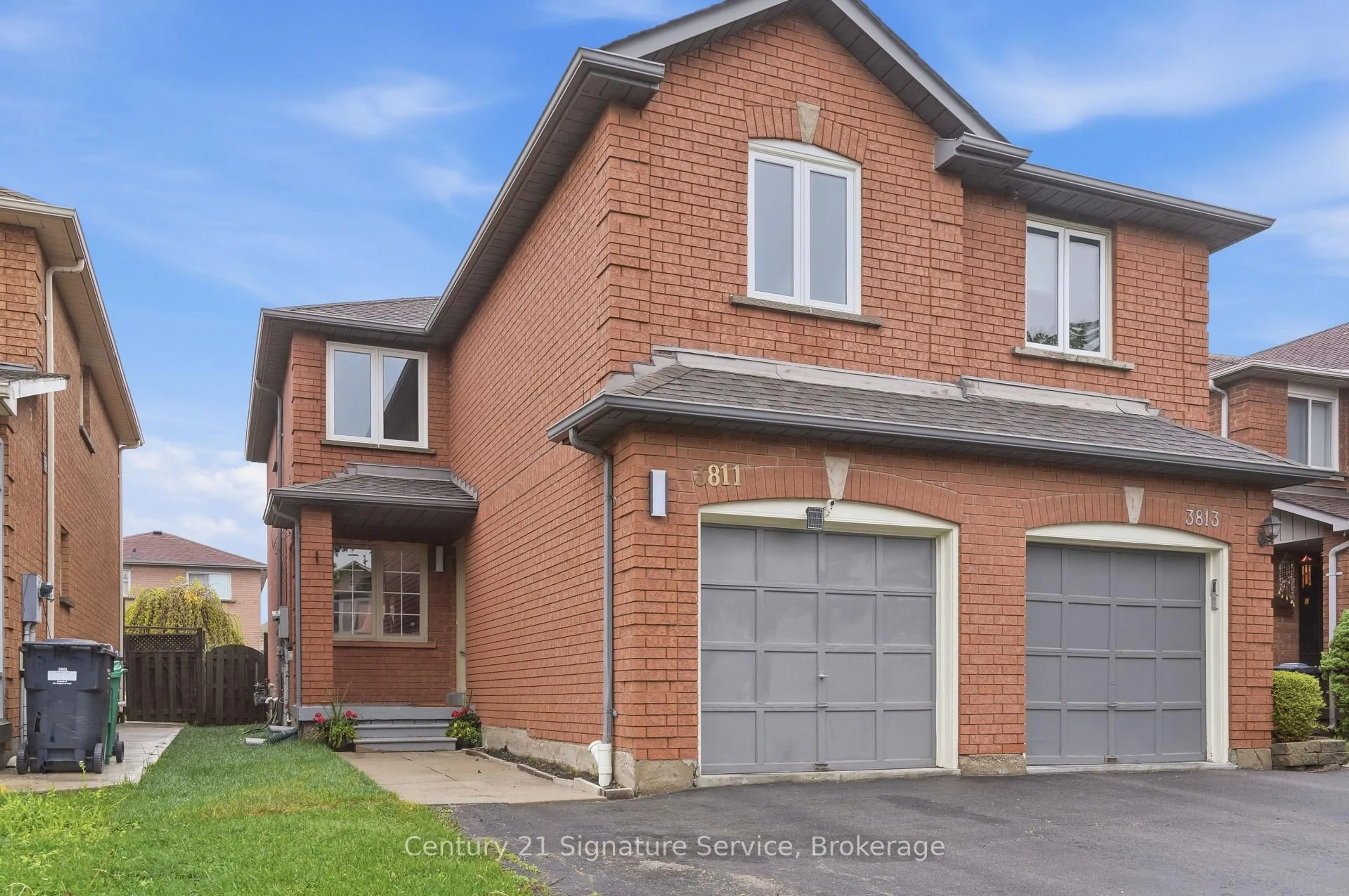 Home with brick exterior material, street for 3811 Densbury Dr, Mississauga Ontario L5N 6Z3