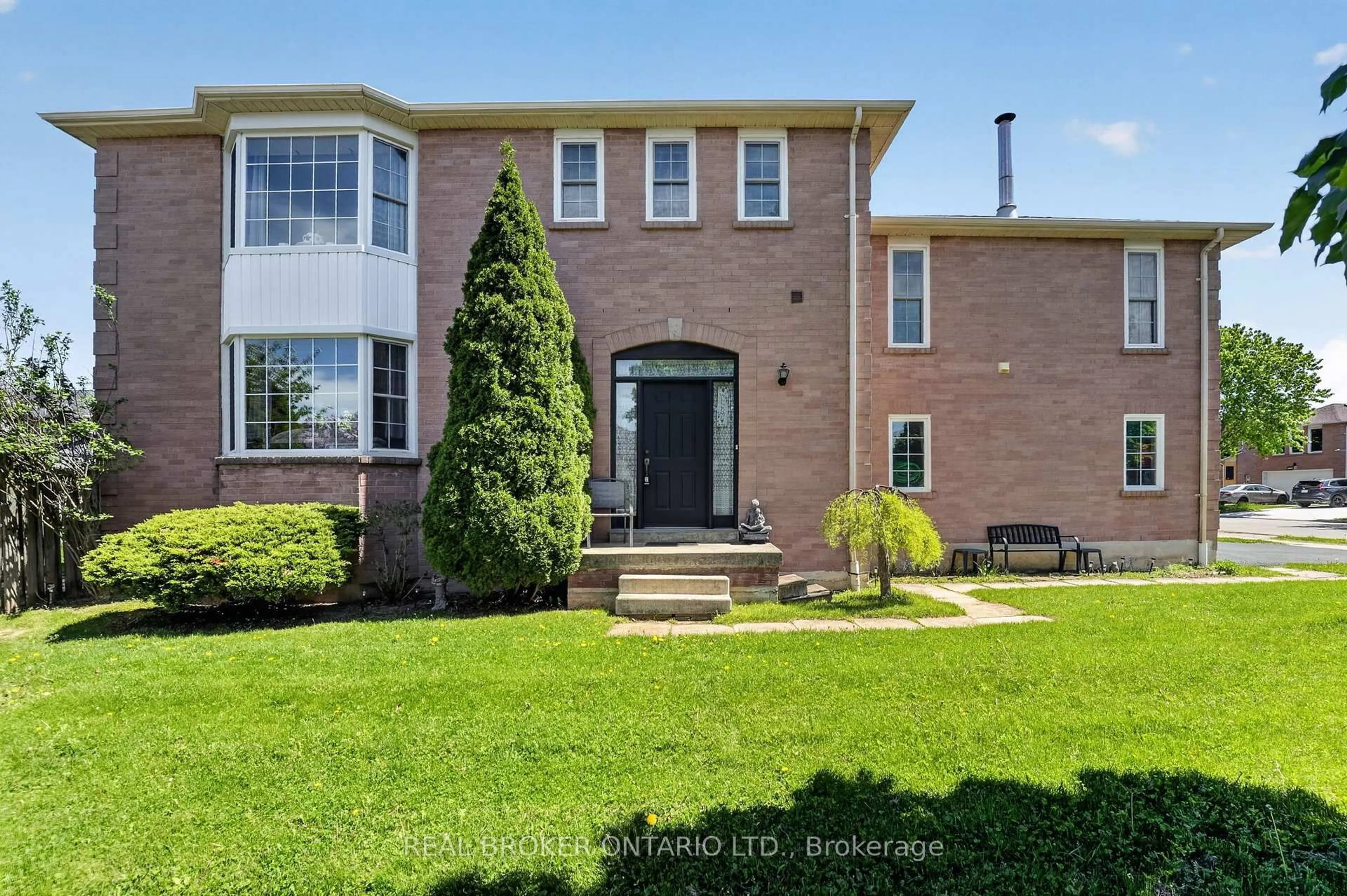 Home with brick exterior material, street for 3202 Shadetree Dr, Mississauga Ontario L5N 6P4