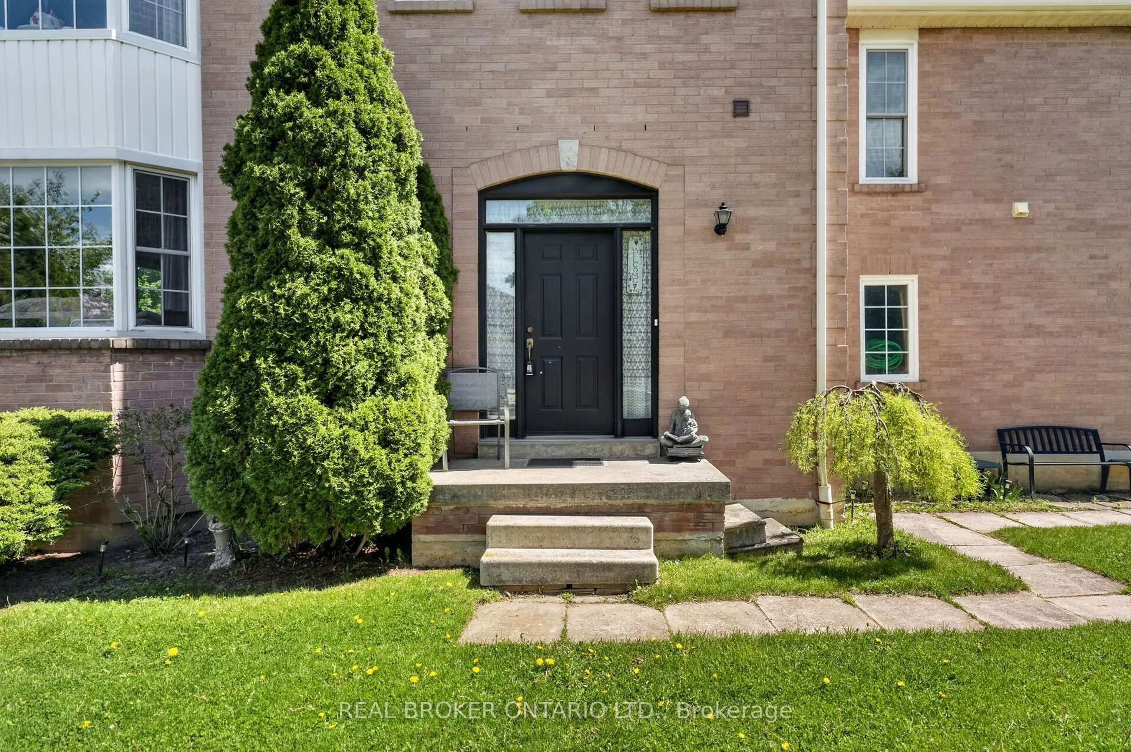 Home with brick exterior material, street for 3202 Shadetree Dr, Mississauga Ontario L5N 6P4
