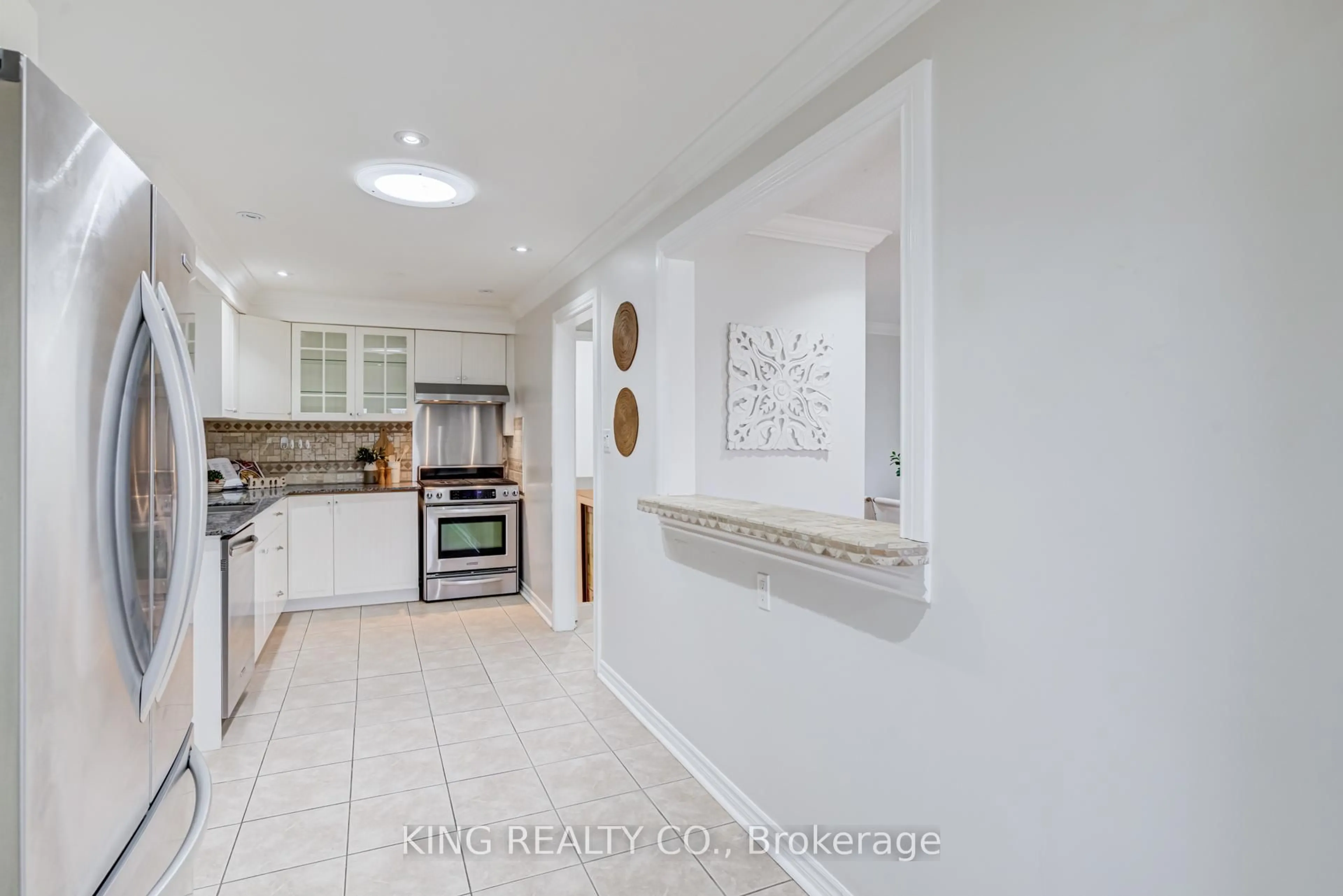 Open concept kitchen, ceramic/tile floor for 2376 Whaley Dr, Mississauga Ontario L5B 2B5