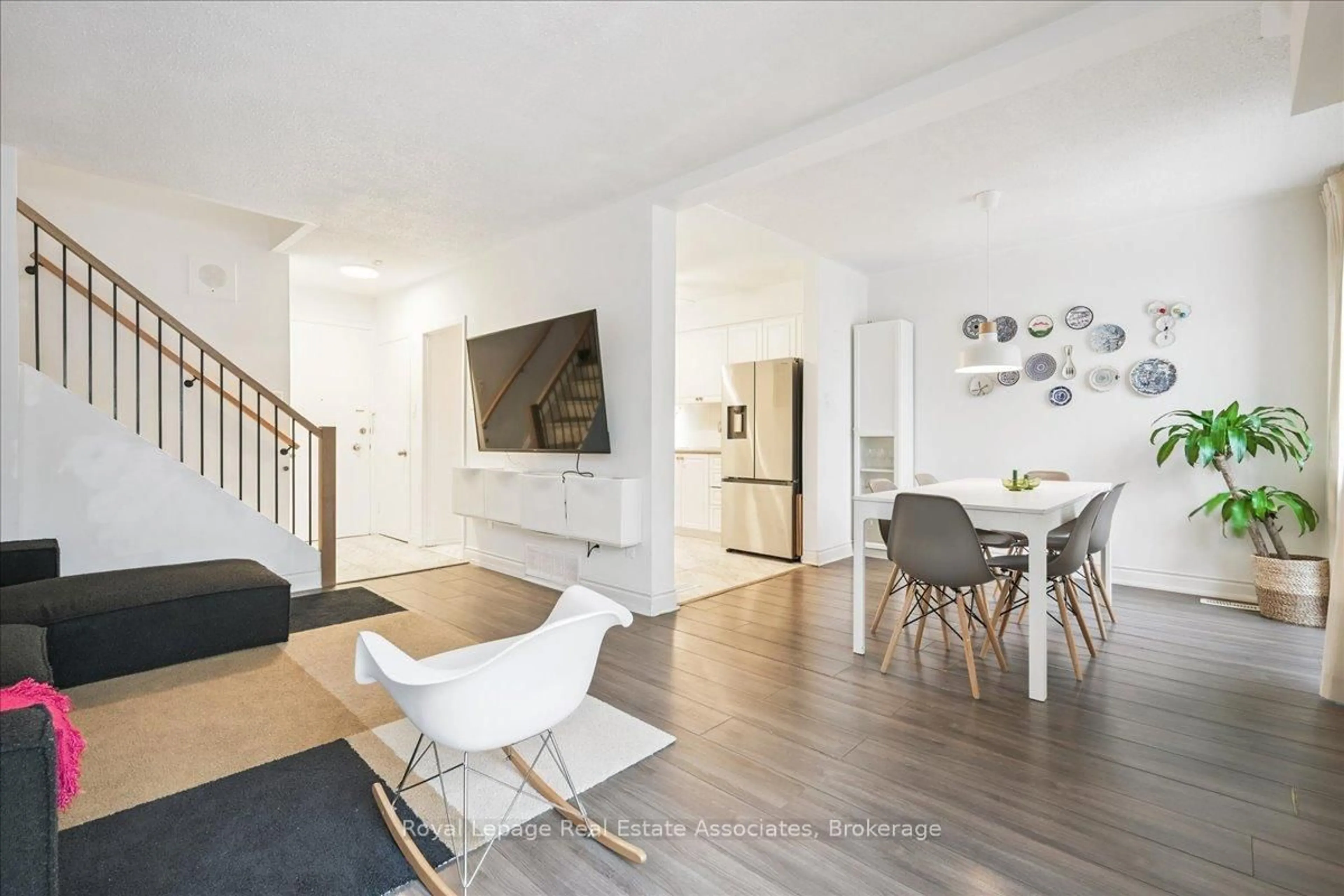 Unknown for 1230 Gripsholm Rd #17, Mississauga Ontario L4Y 2G9
