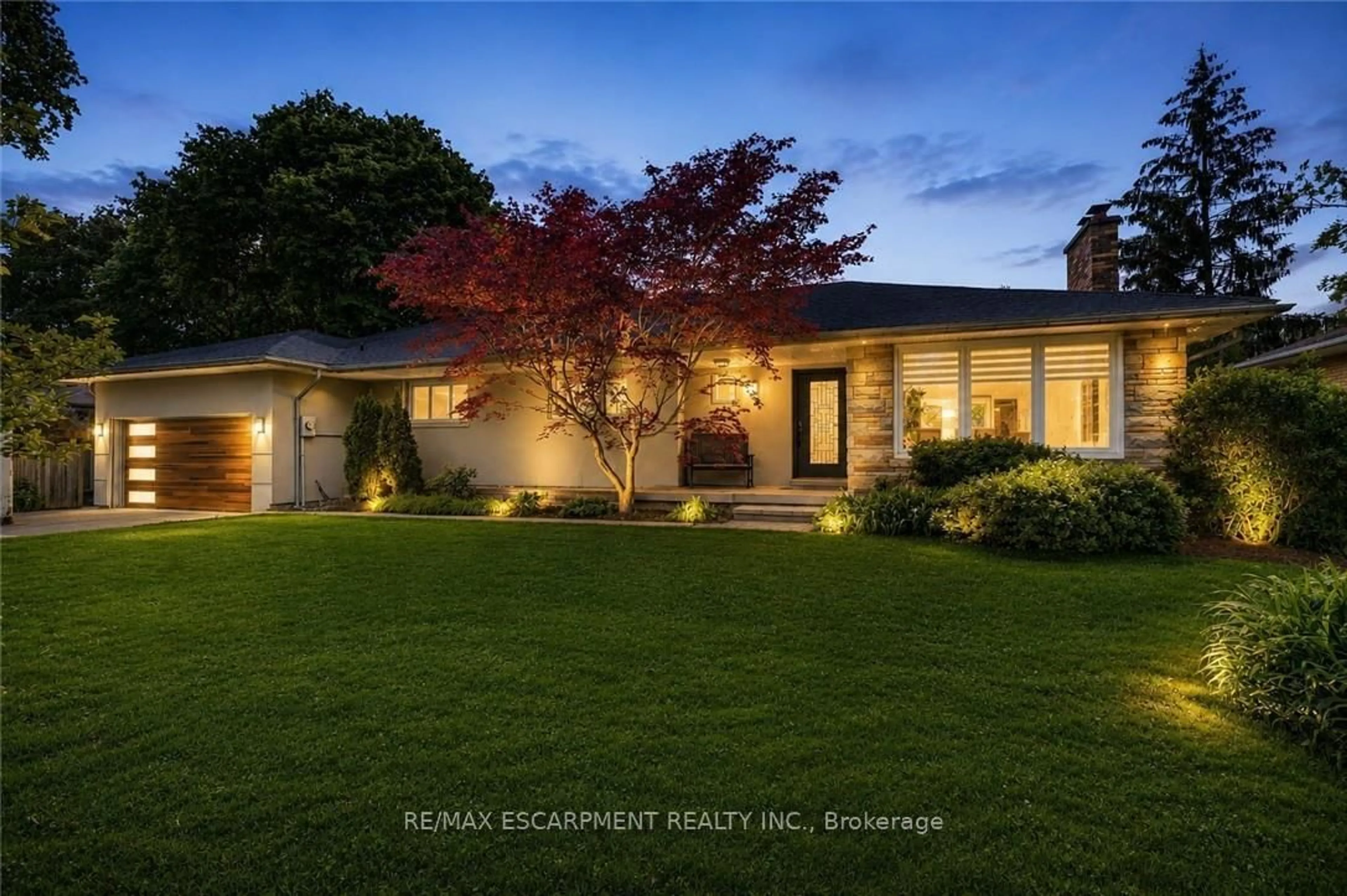 Unknown for 2074 Rebecca St, Oakville Ontario L6L 2A2