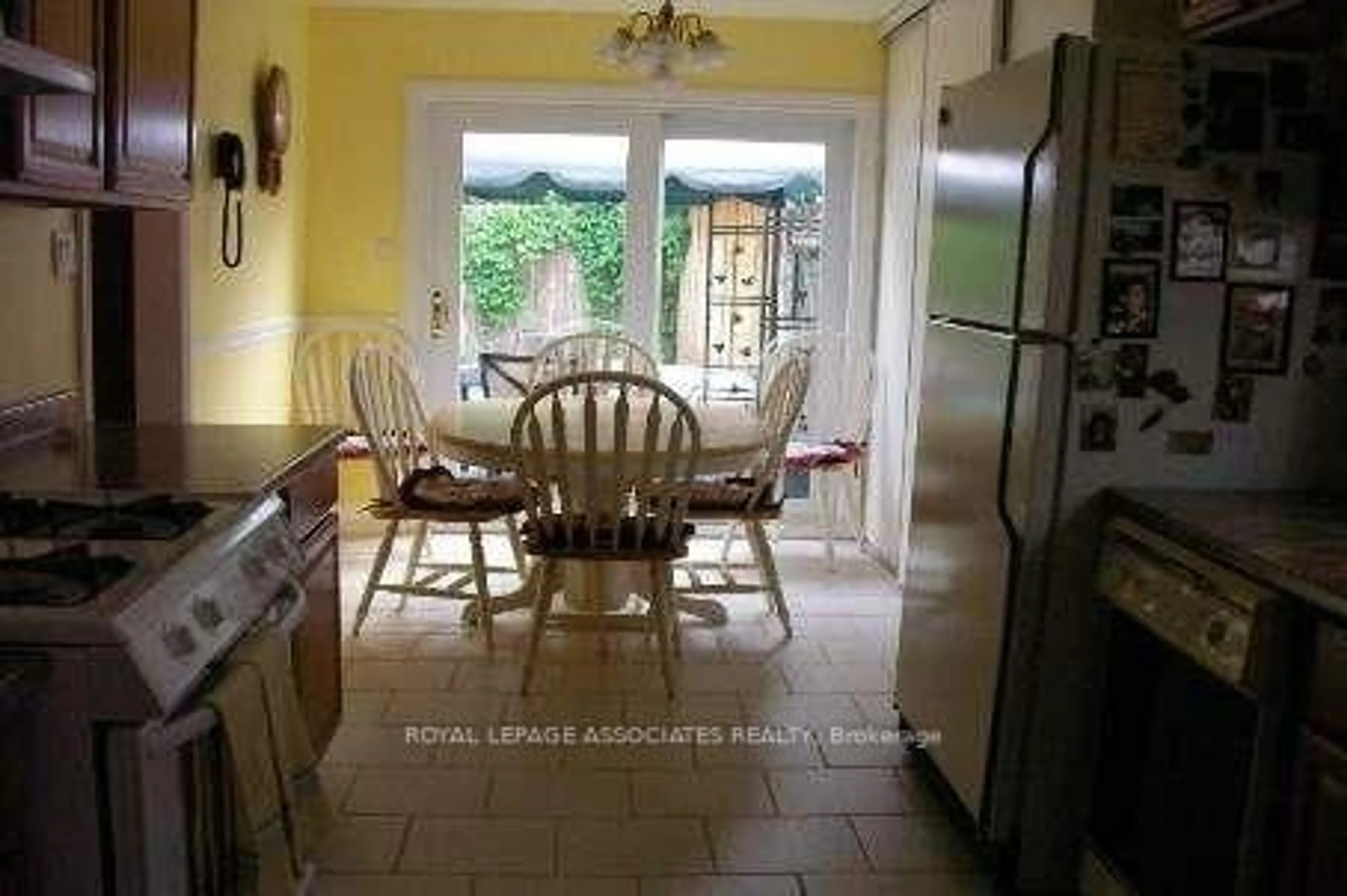 Dining room, ceramic/tile floor for 30 Madrid Cres, Brampton Ontario L6S 2X4