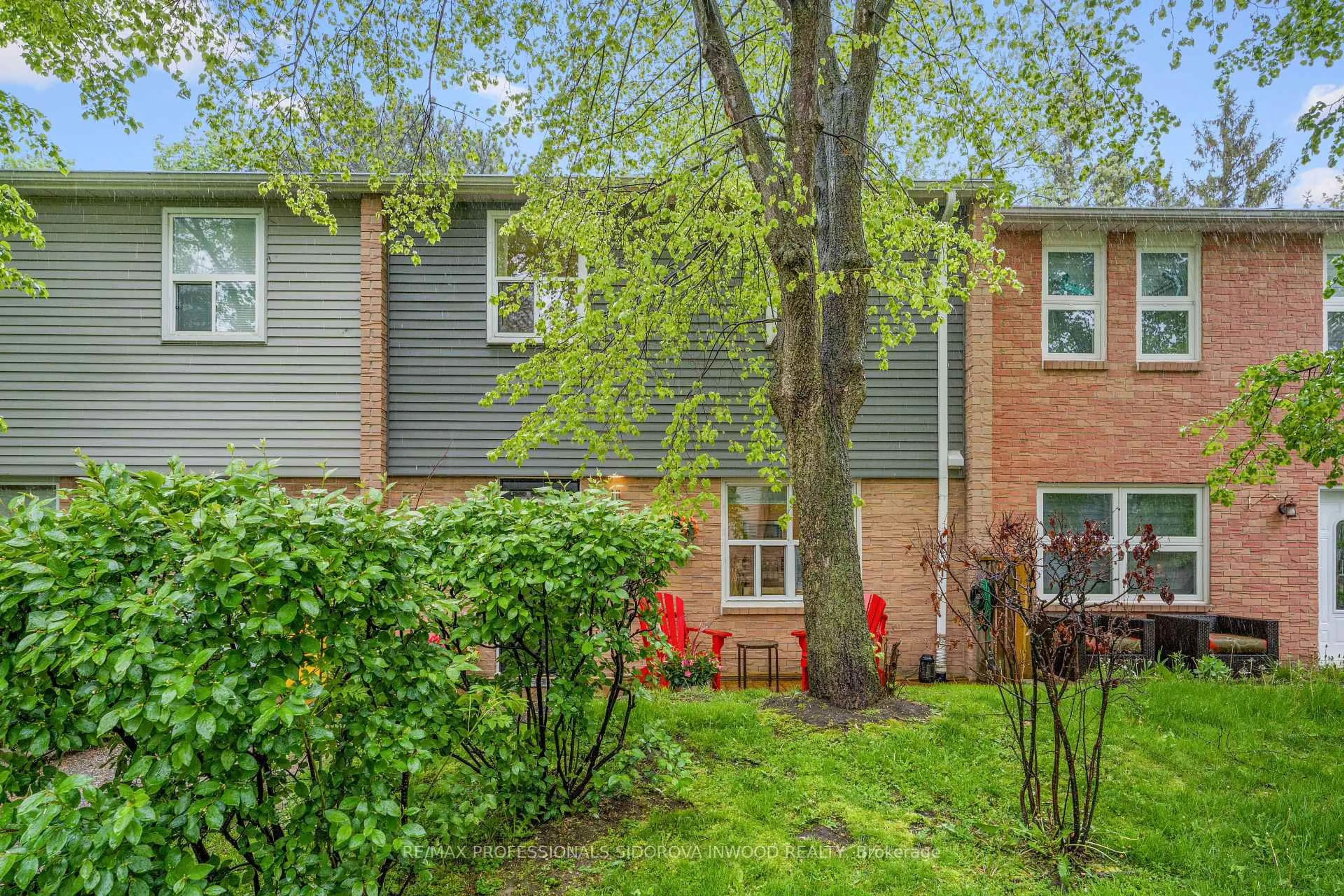 Patio, street for 1050 Shawnmarr Rd #129, Mississauga Ontario L5H 3V1