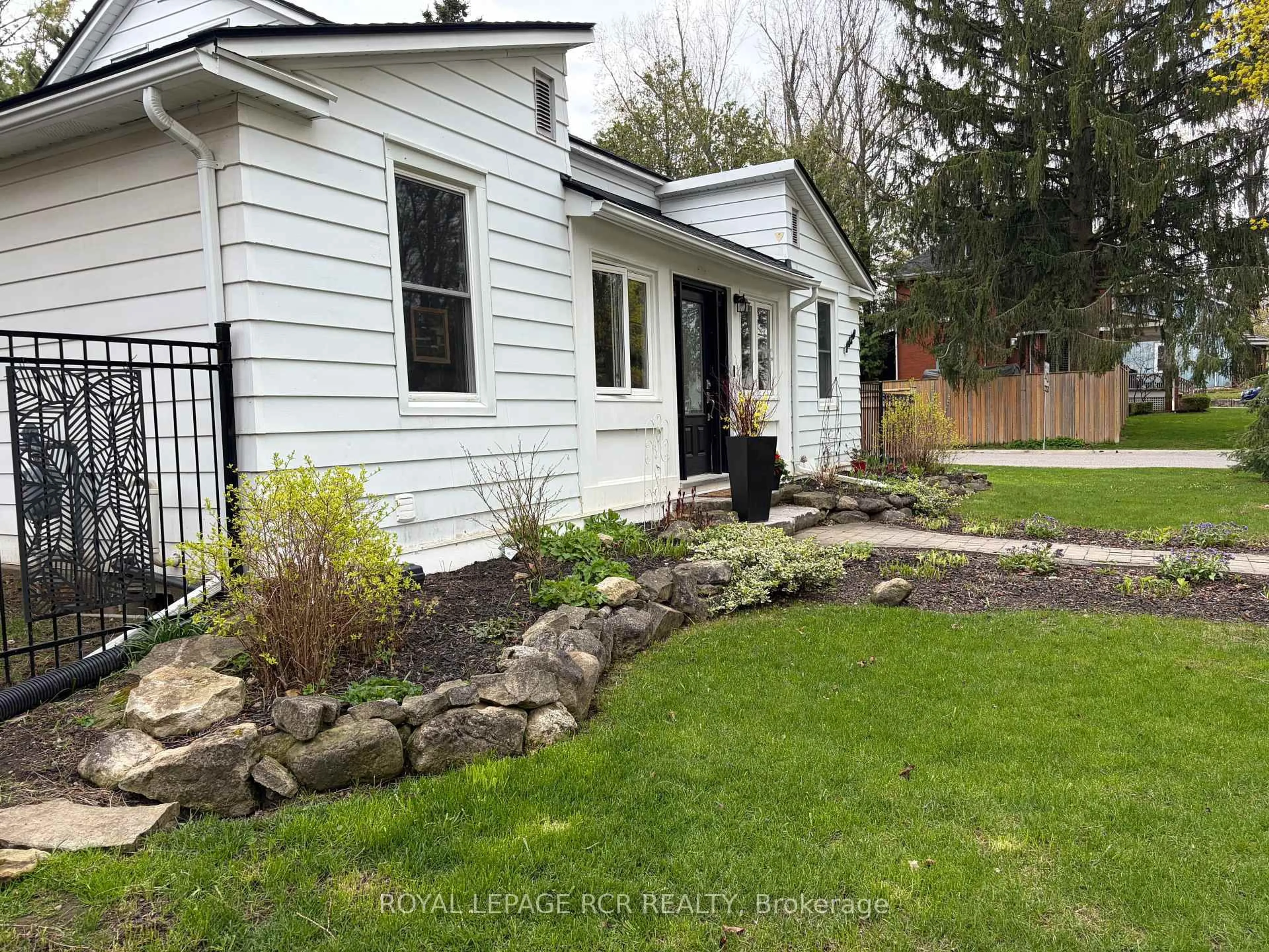 Unknown for 1429 Queen St, Caledon Ontario L7K 0E4