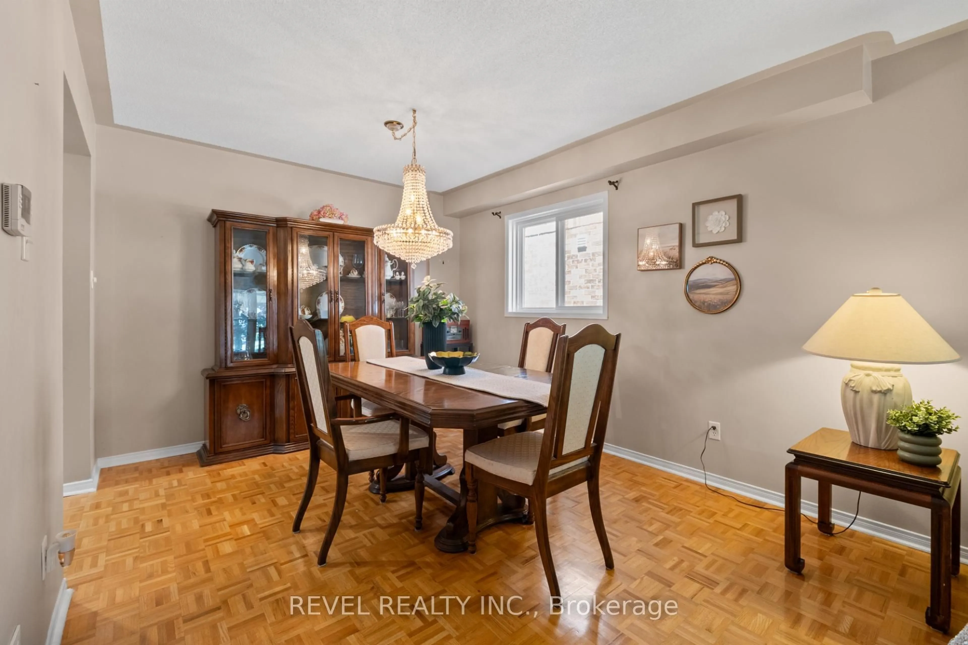 Dining room, unknown for 1263 Bantham St, Mississauga Ontario L5V 1Y8