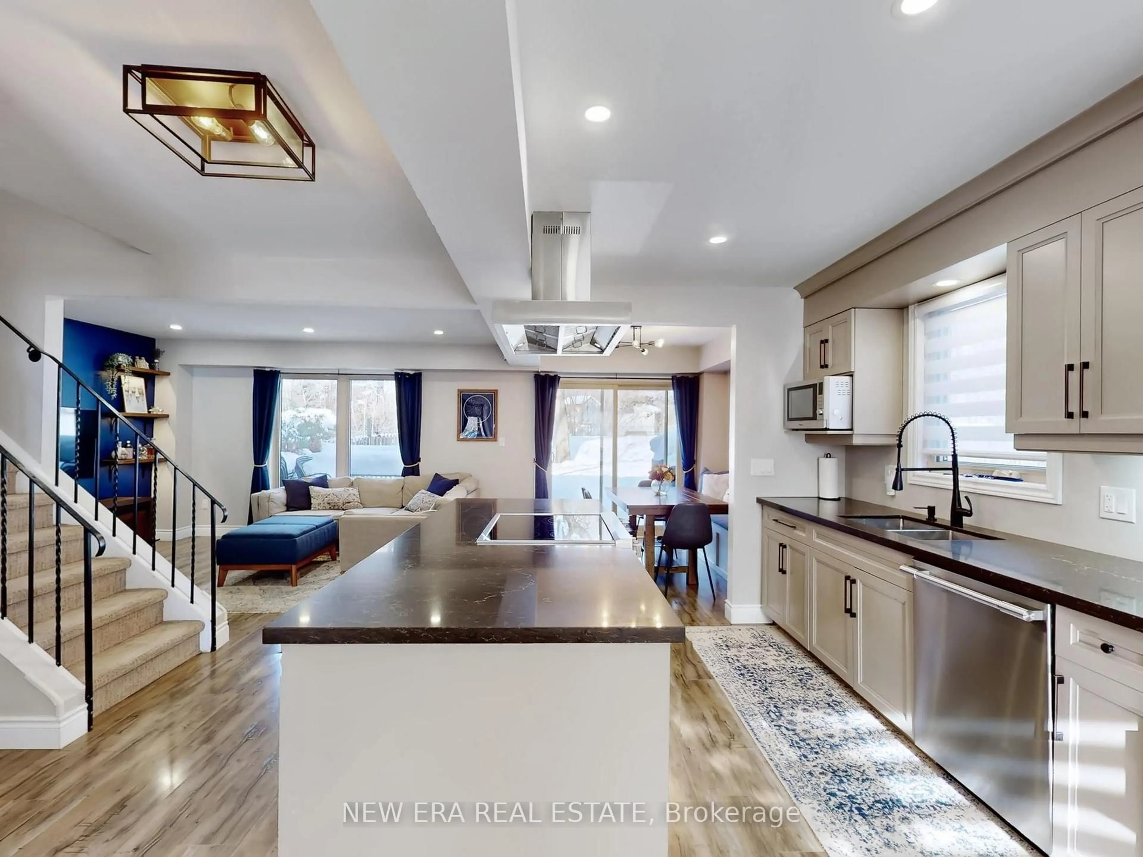 Open concept kitchen, ceramic/tile floor for 7189 Joliette Cres, Mississauga Ontario L5N 1Z2