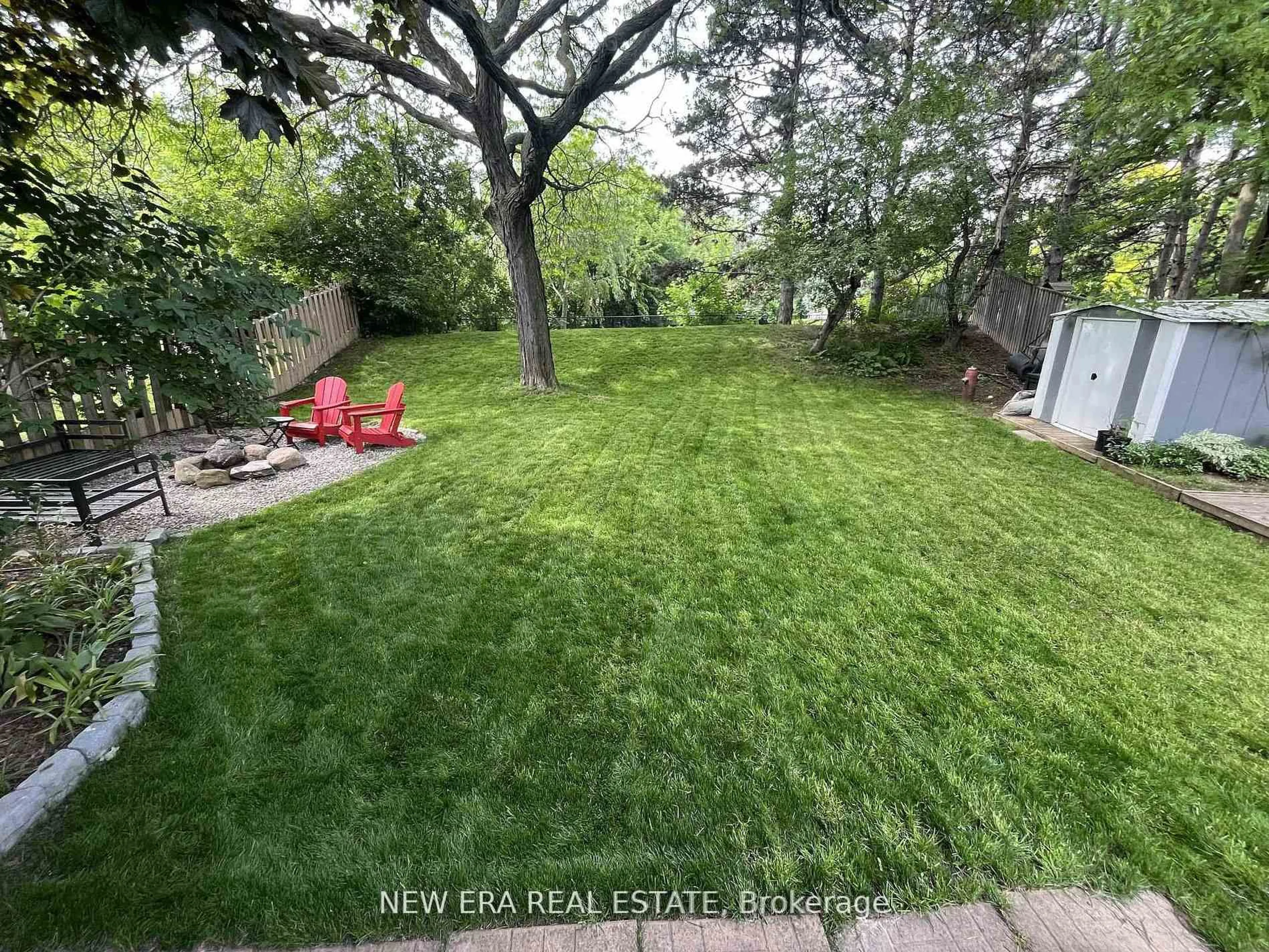 A pic from outside/outdoor area/front of a property/back of a property/a pic from drone, unknown for 7189 Joliette Cres, Mississauga Ontario L5N 1Z2