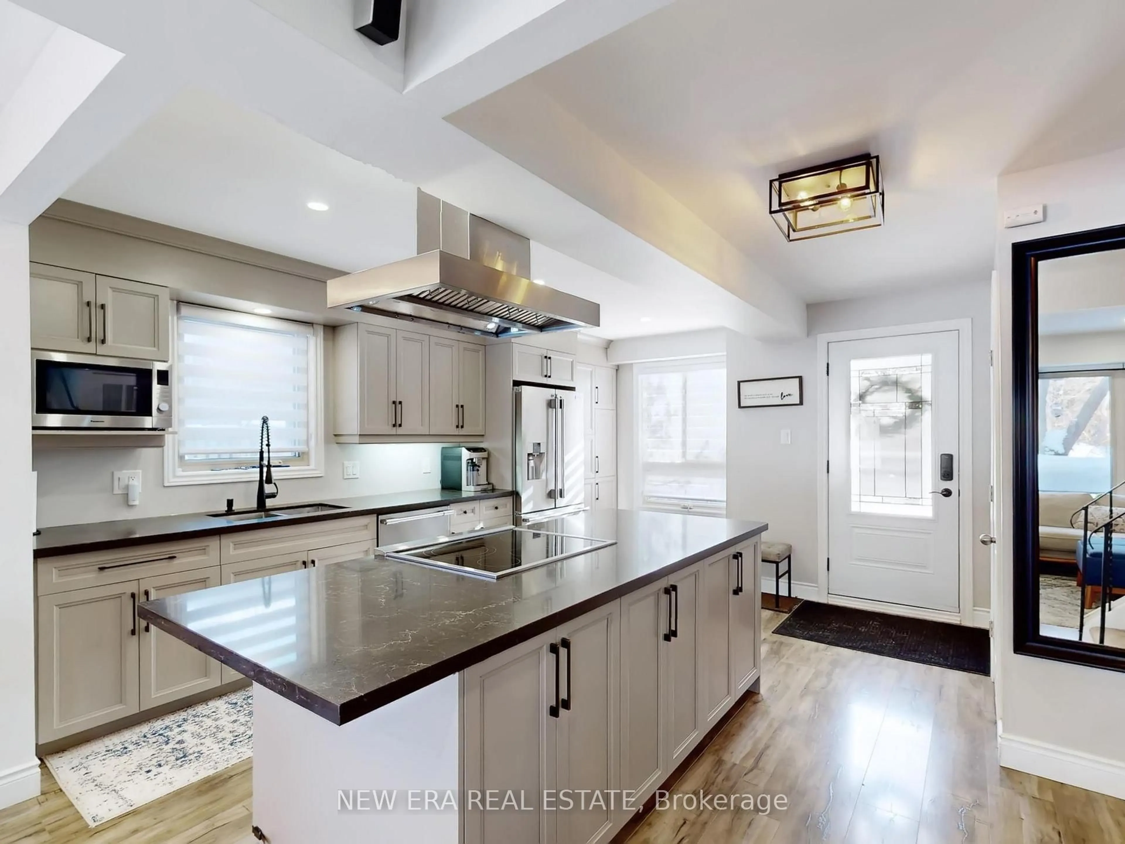 Open concept kitchen, ceramic/tile floor for 7189 Joliette Cres, Mississauga Ontario L5N 1Z2
