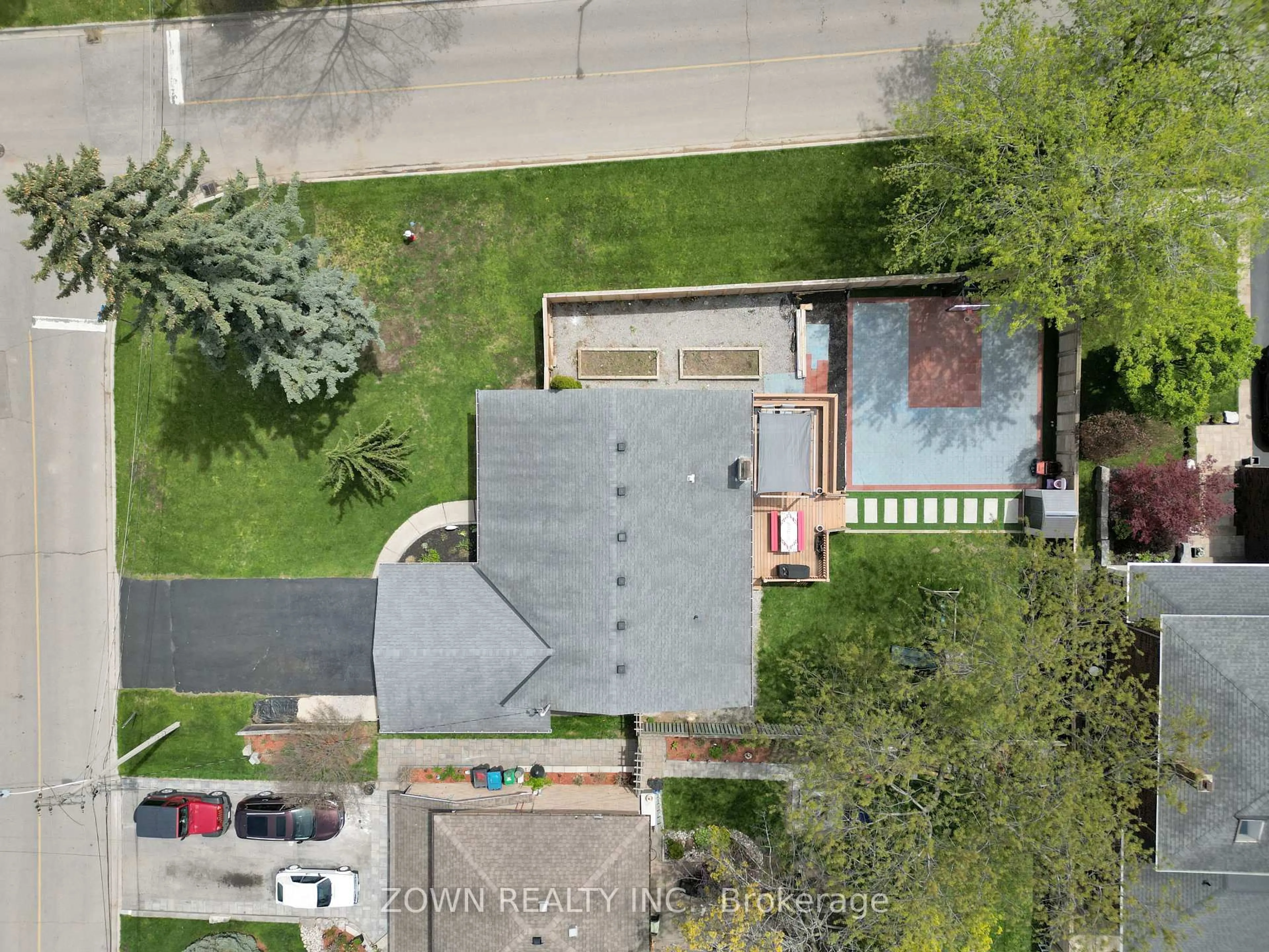 A pic from outside/outdoor area/front of a property/back of a property/a pic from drone, city buildings view from balcony for 2330 Edenhurst Dr, Mississauga Ontario L5A 2K9