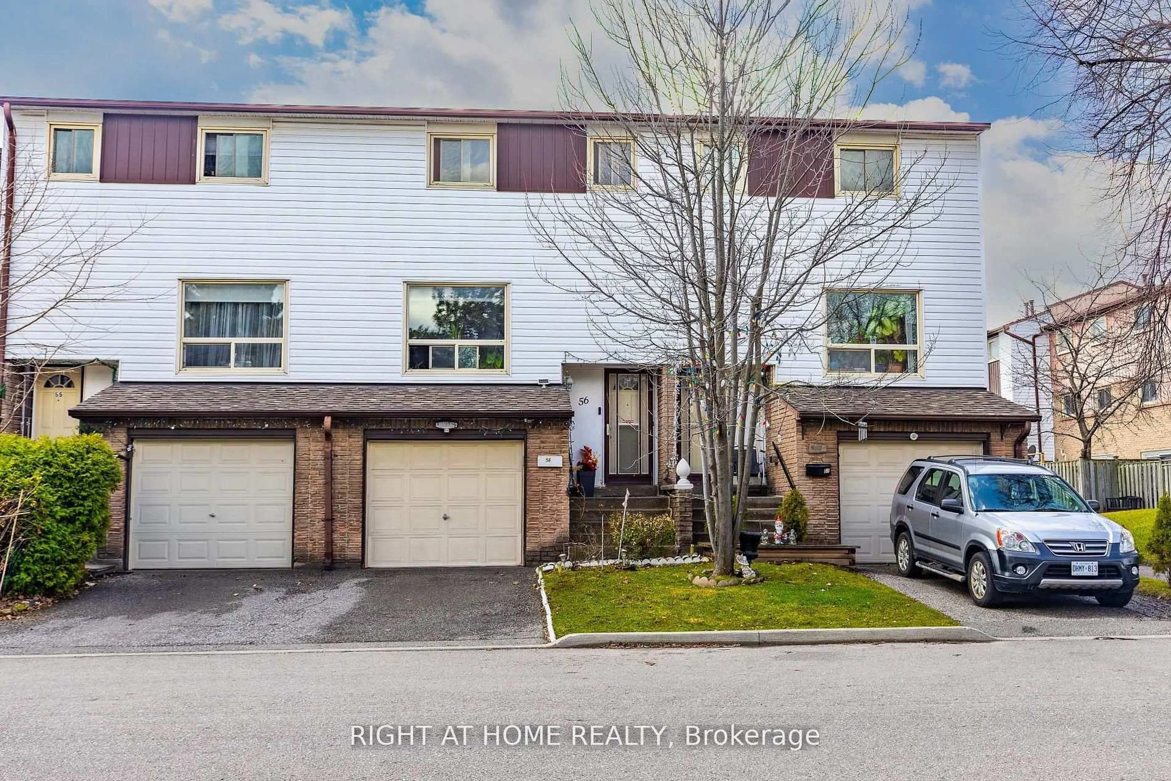A pic from outside/outdoor area/front of a property/back of a property/a pic from drone, street for 1221 Dundix Rd #56, Mississauga Ontario L4Y 3Y9