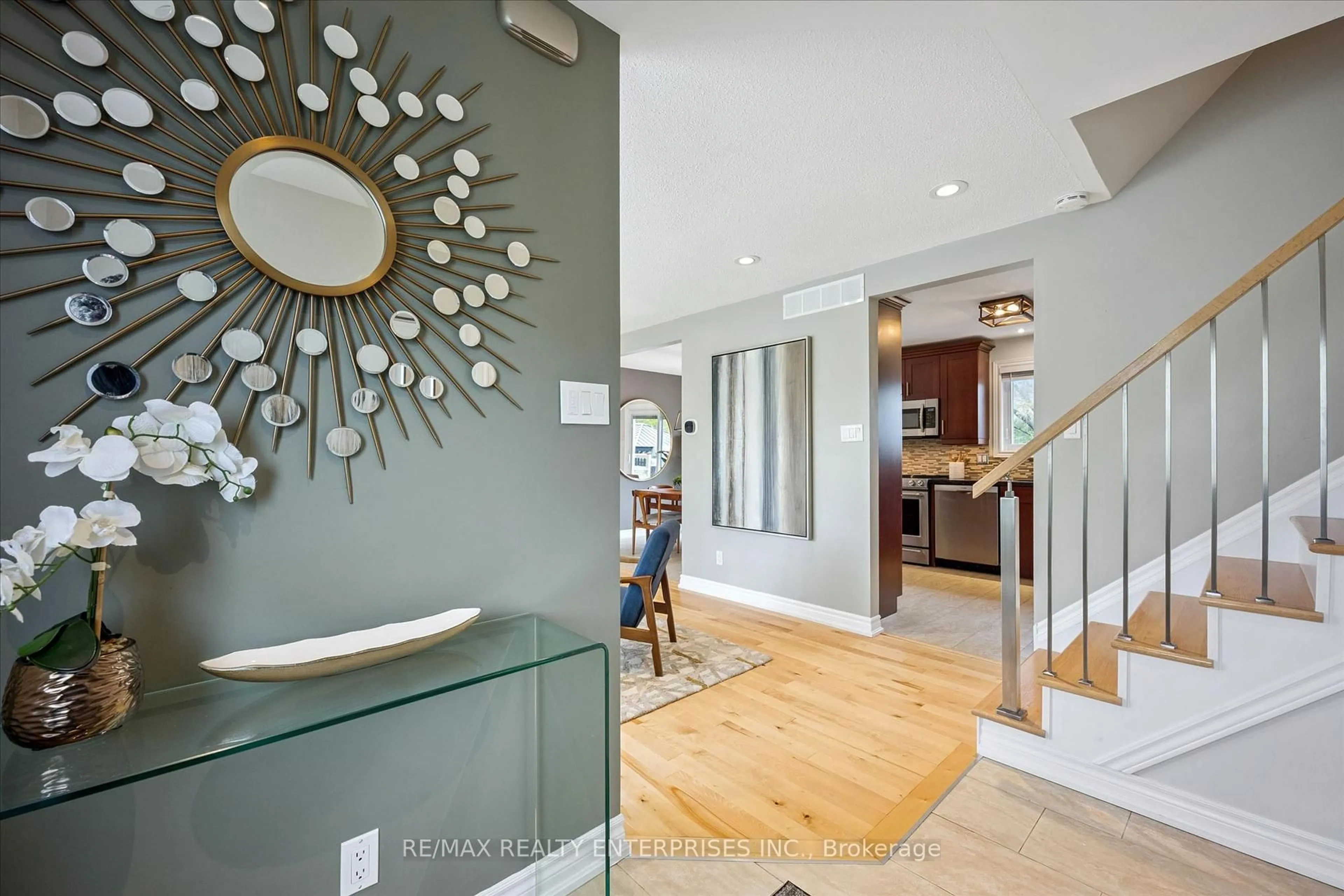 Indoor entryway for 389 Worth Pl, Oakville Ontario L6L 3L8