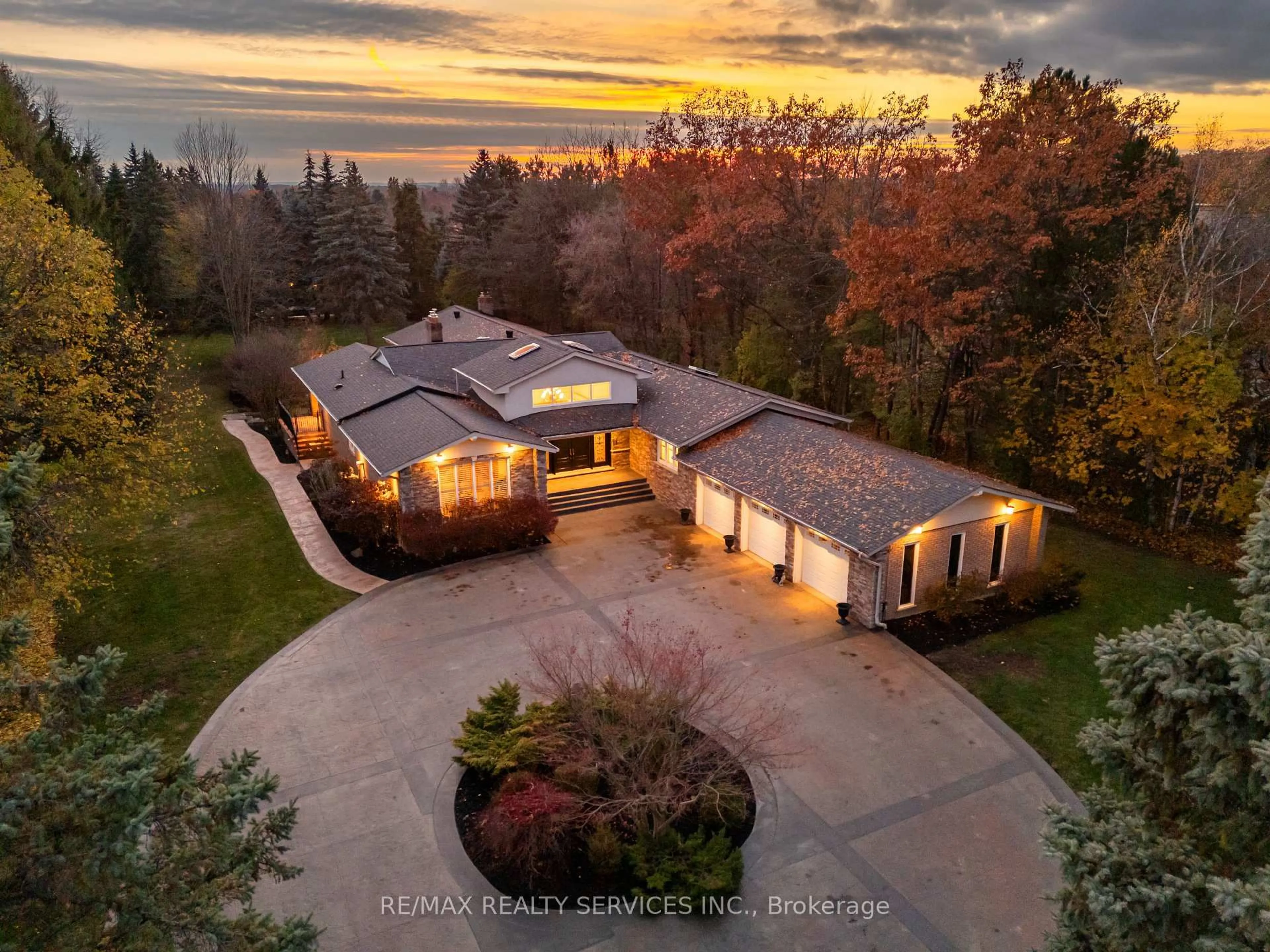 A pic from outside/outdoor area/front of a property/back of a property/a pic from drone, unknown for 546 Conservation Dr, Brampton Ontario L6Z 0B8