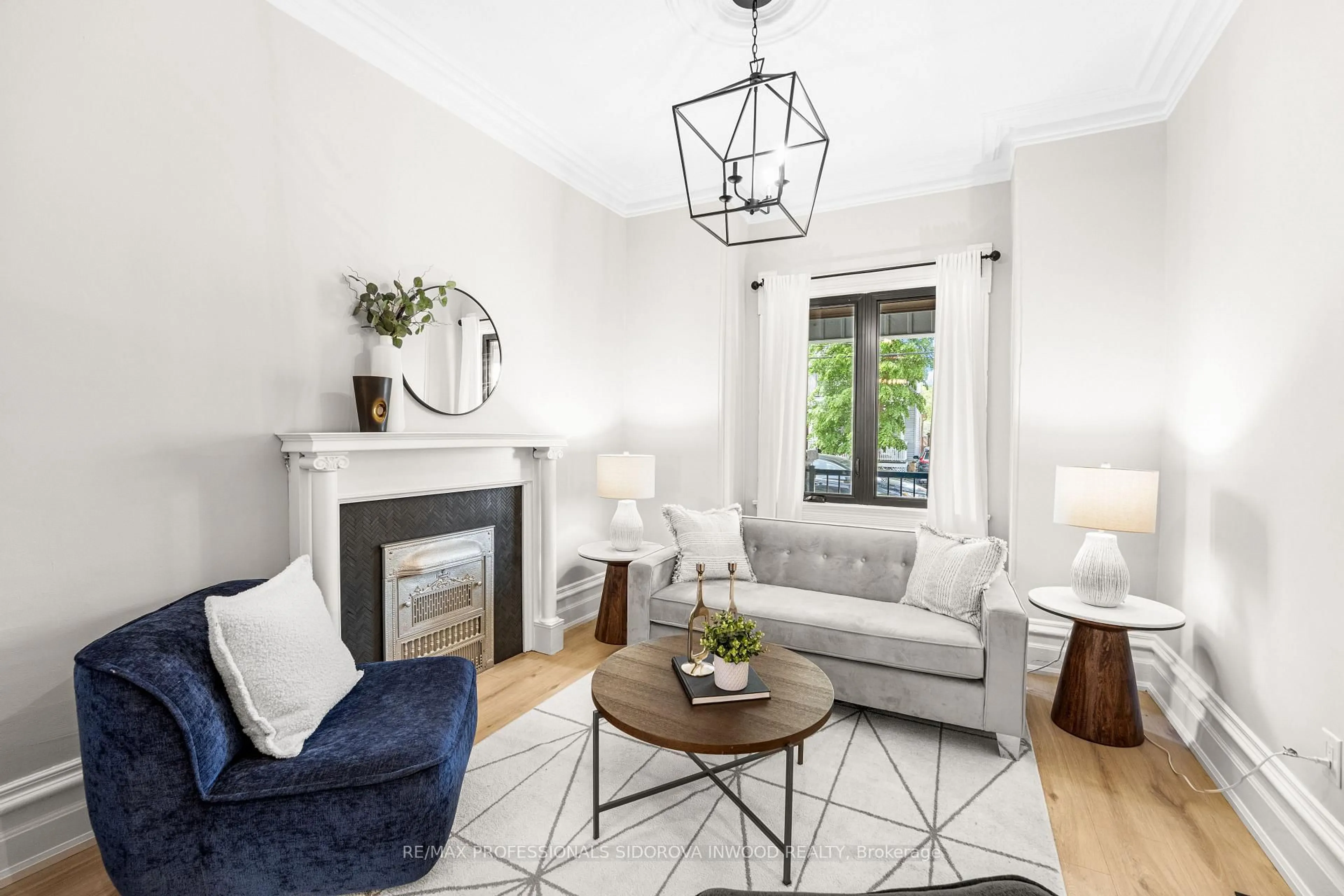 Living room with furniture, unknown for 209 Maria St, Toronto Ontario M6P 1W6