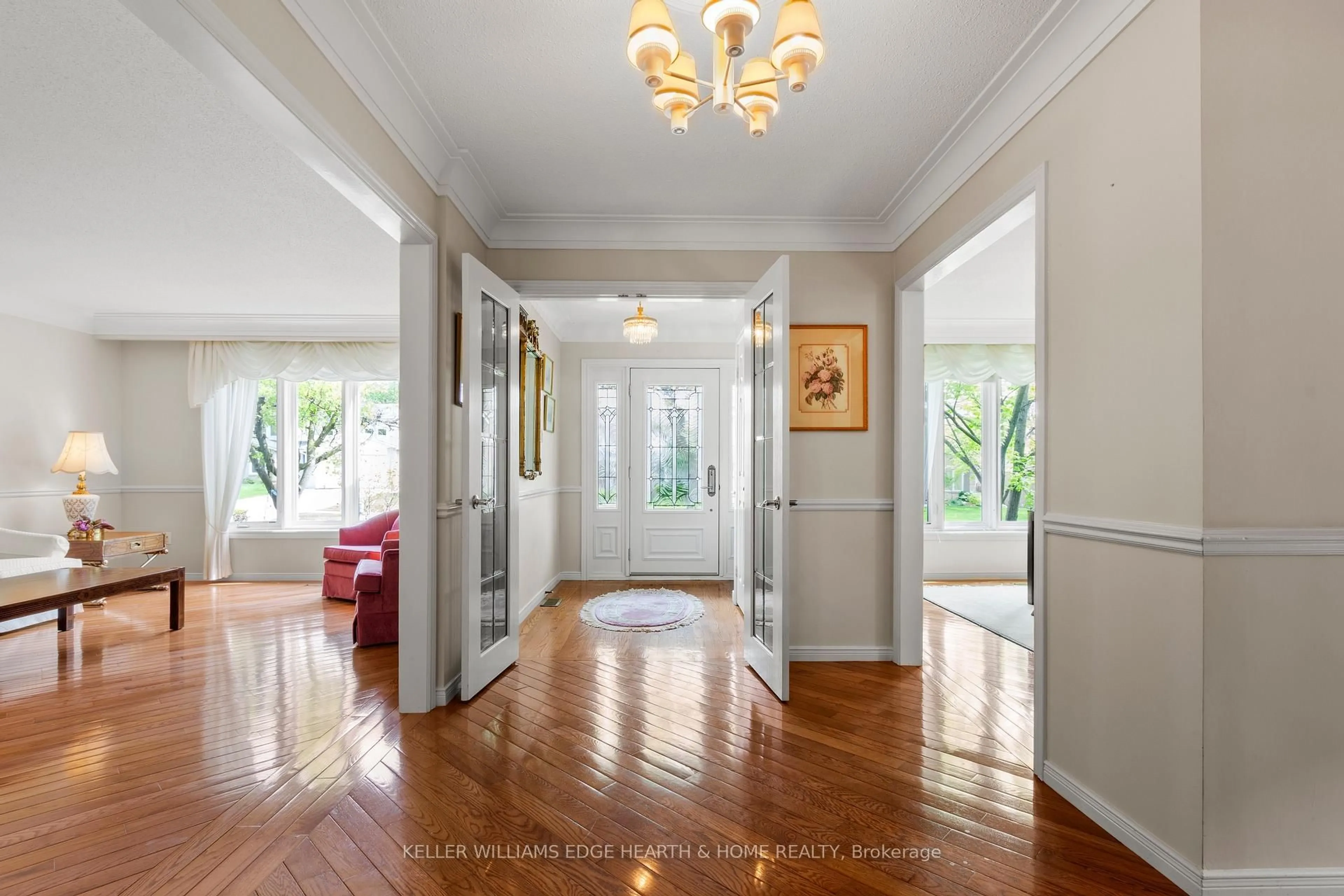 Indoor foyer for 2170 Belgrave Crt, Burlington Ontario L7P 3R5