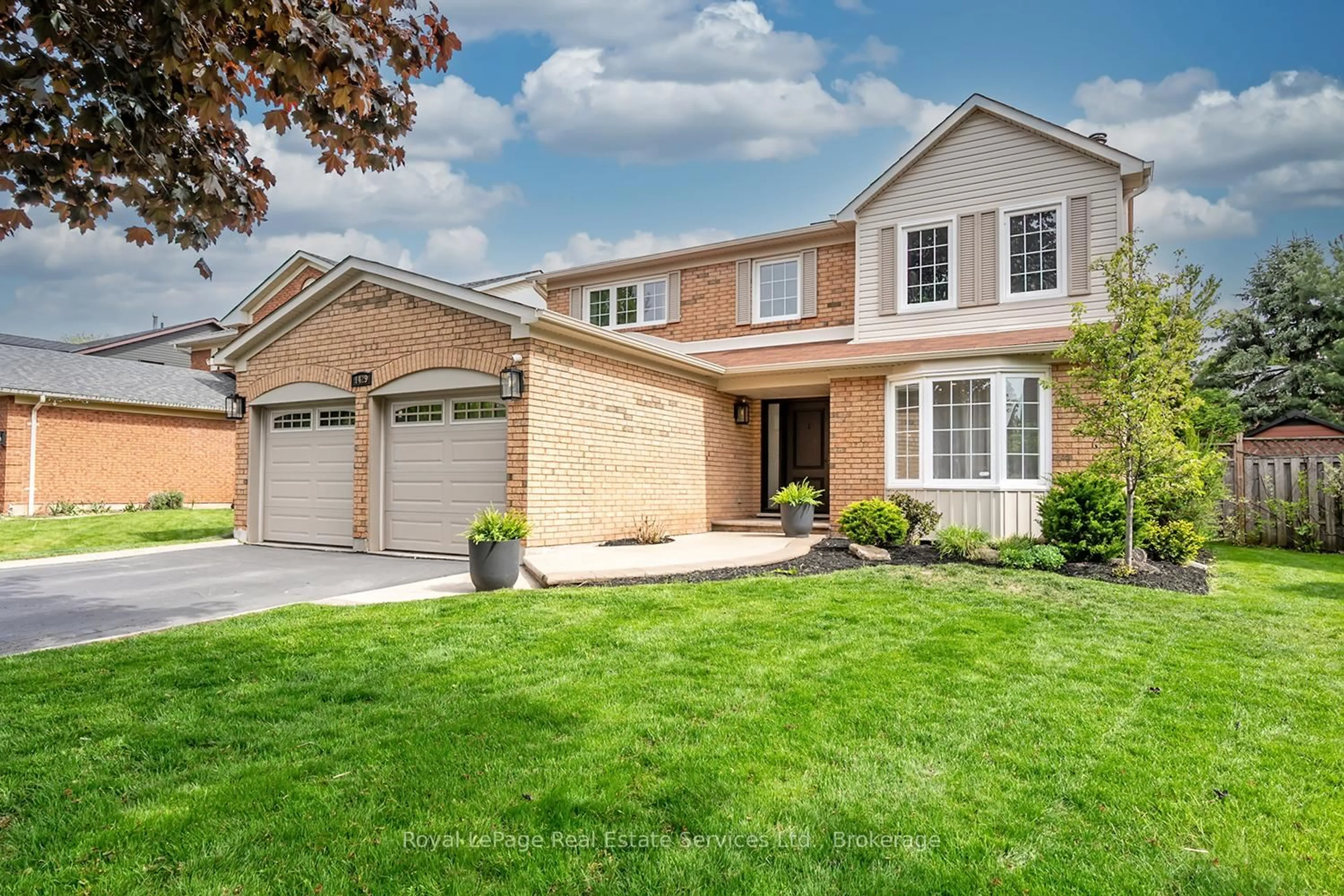 Home with brick exterior material, street for 1429 Thistledown Rd, Oakville Ontario L6M 1Y4