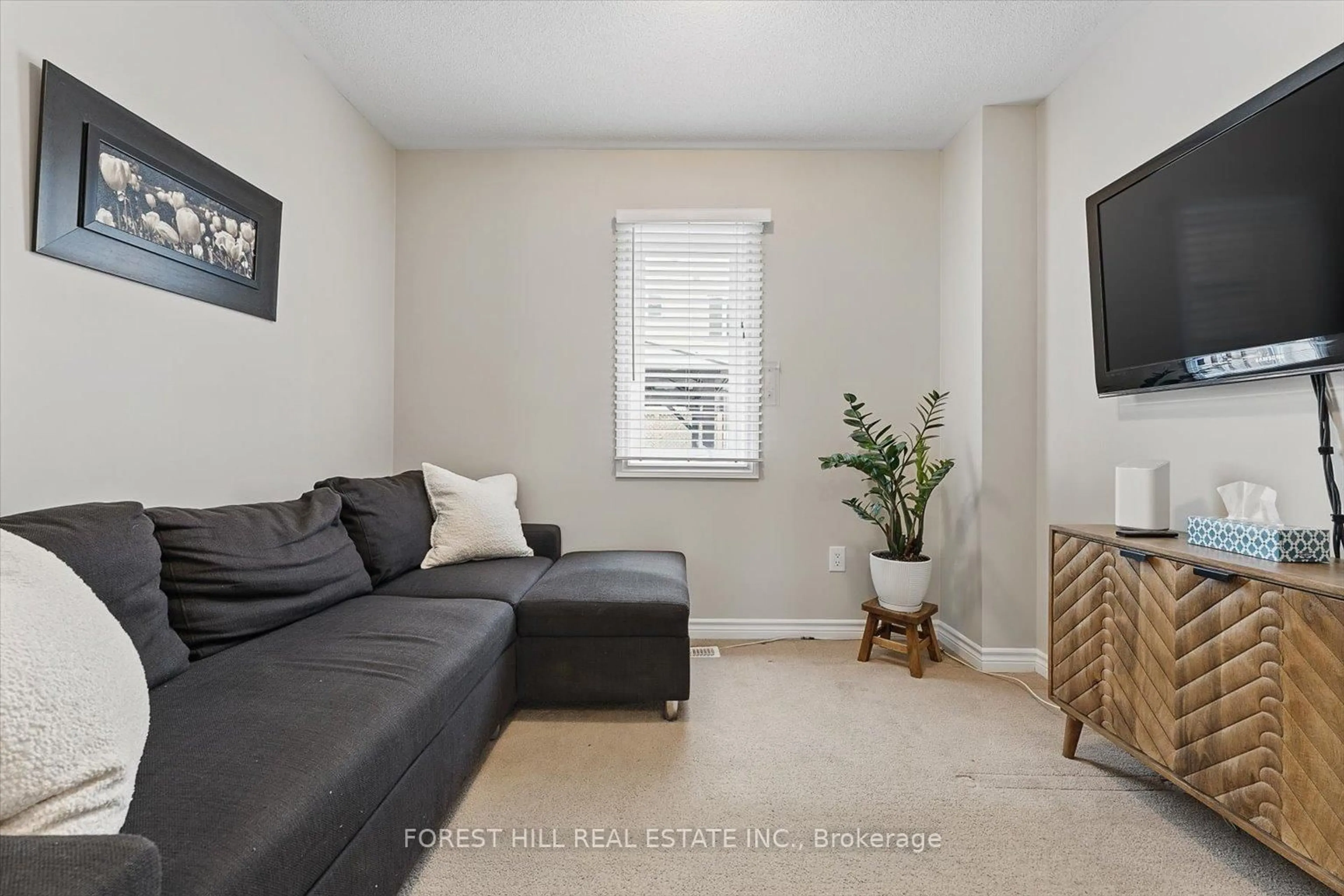 Living room with furniture, unknown for 3038 Haines Rd #9, Mississauga Ontario L4Y 0C8