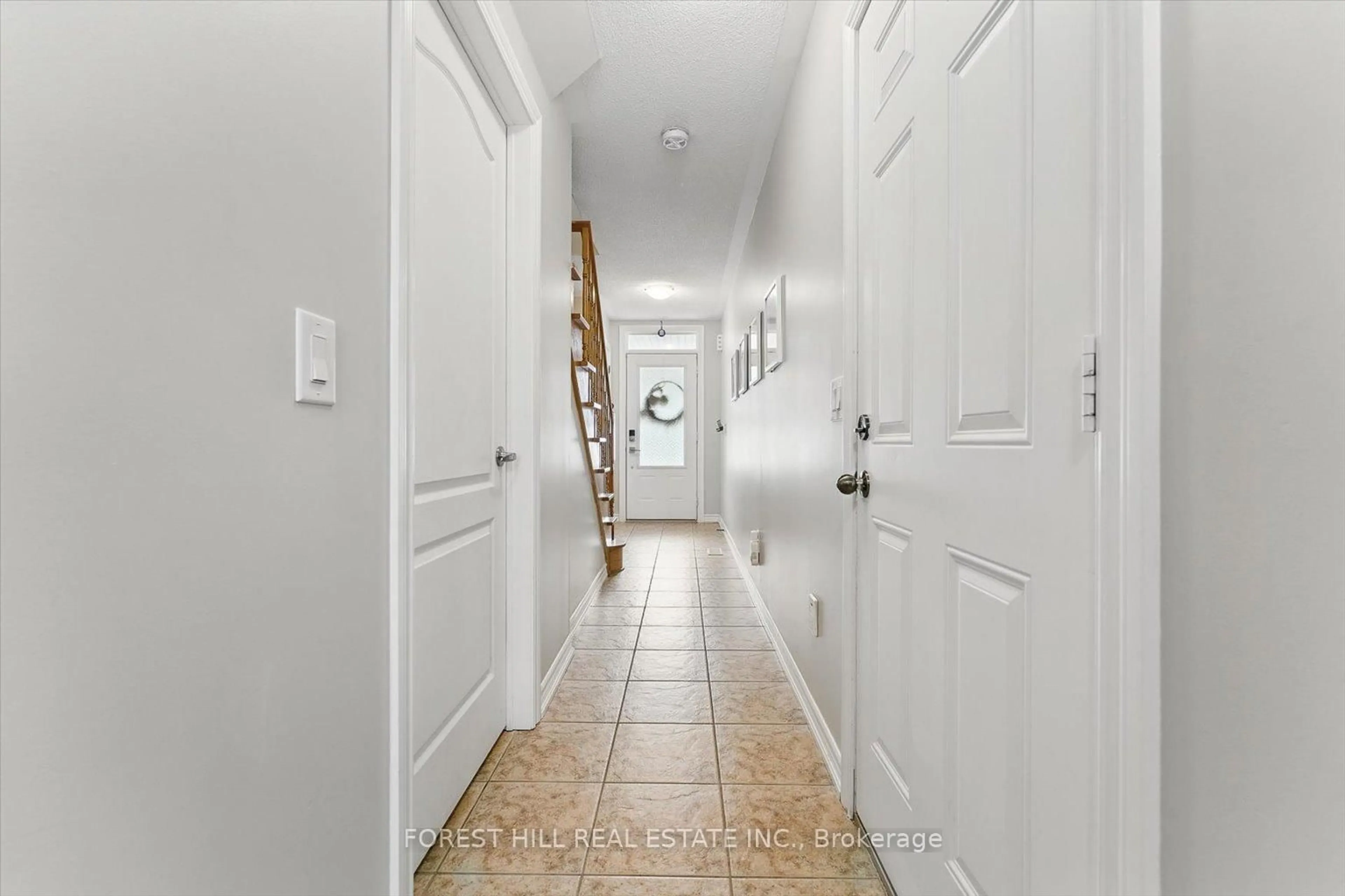 Indoor entryway for 3038 Haines Rd #9, Mississauga Ontario L4Y 0C8