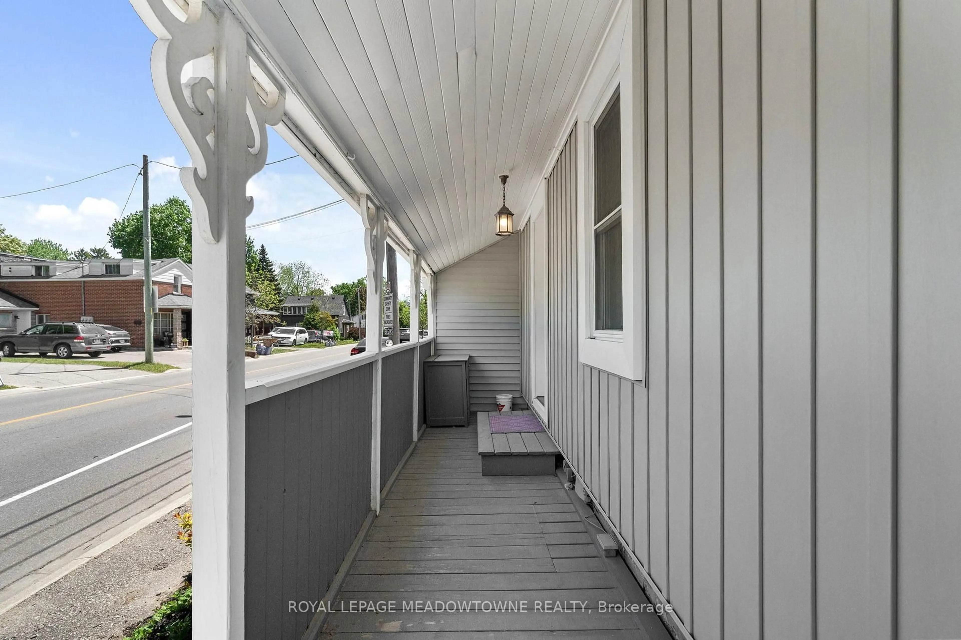 Patio, street for 272 Pine St, Milton Ontario L9T 1K5