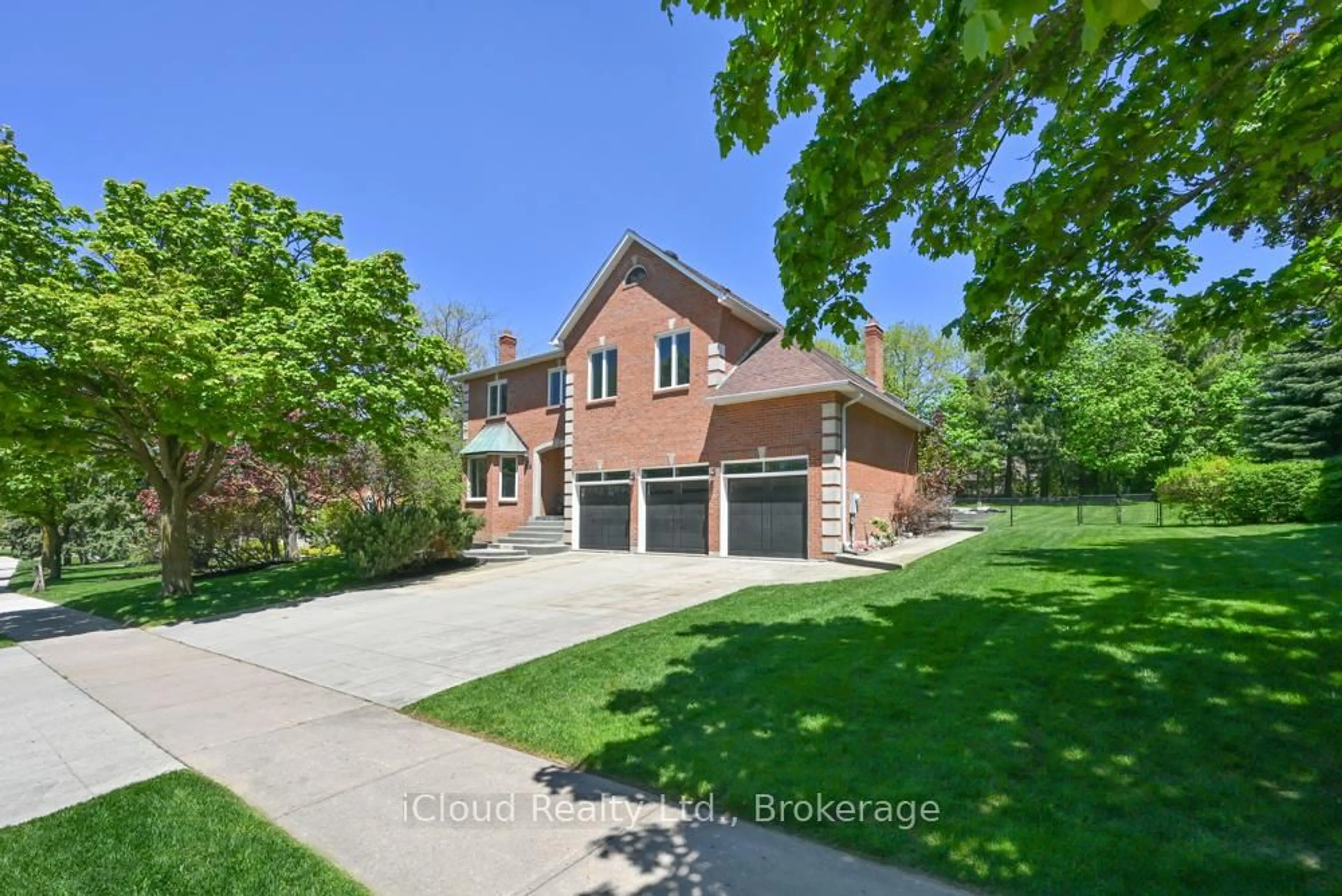 Home with brick exterior material, street for 114 Kenpark Ave, Brampton Ontario L6Z 3J8
