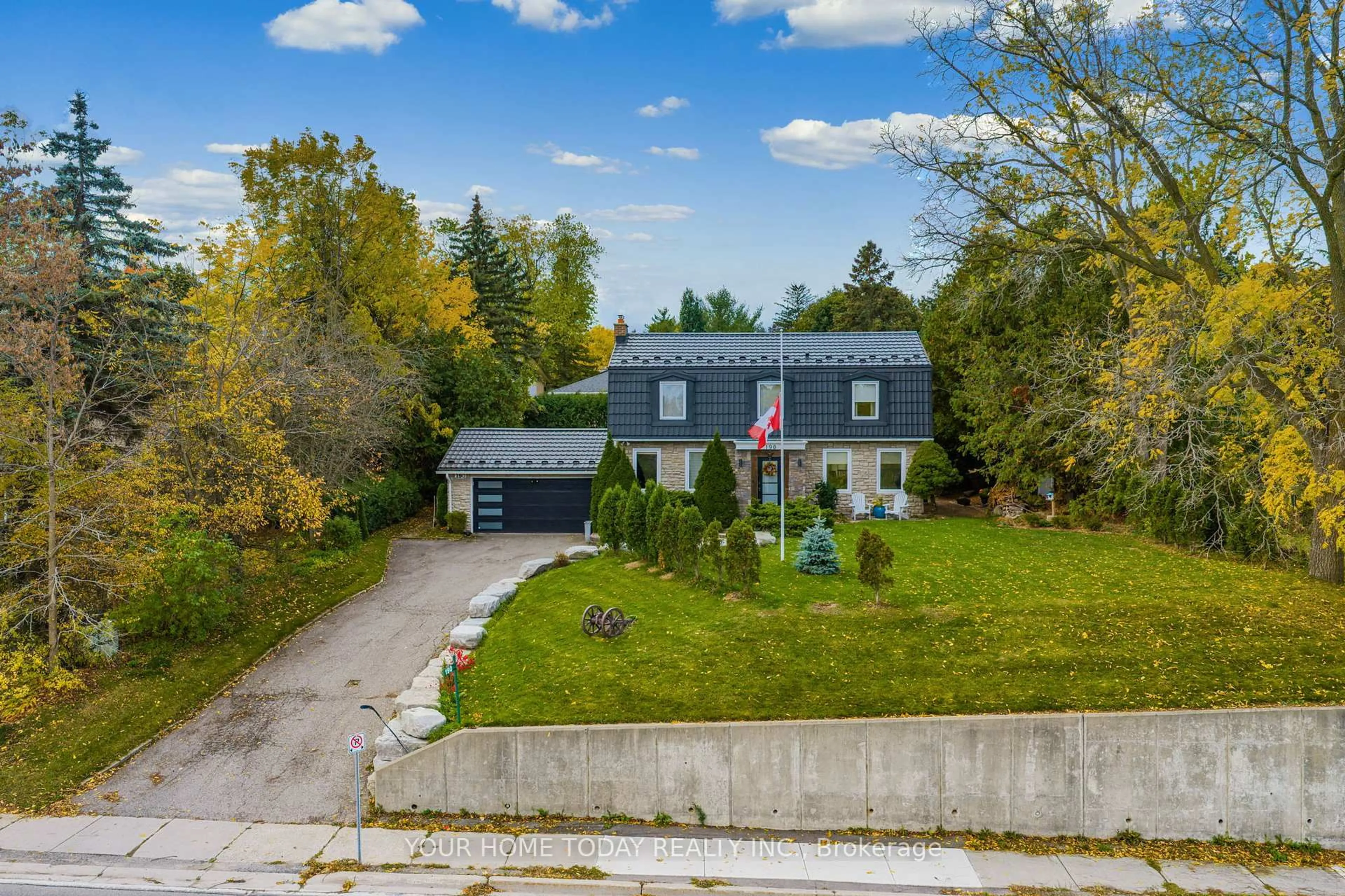A pic from outside/outdoor area/front of a property/back of a property/a pic from drone, street for 190 Main St, Halton Hills Ontario L7G 3E9