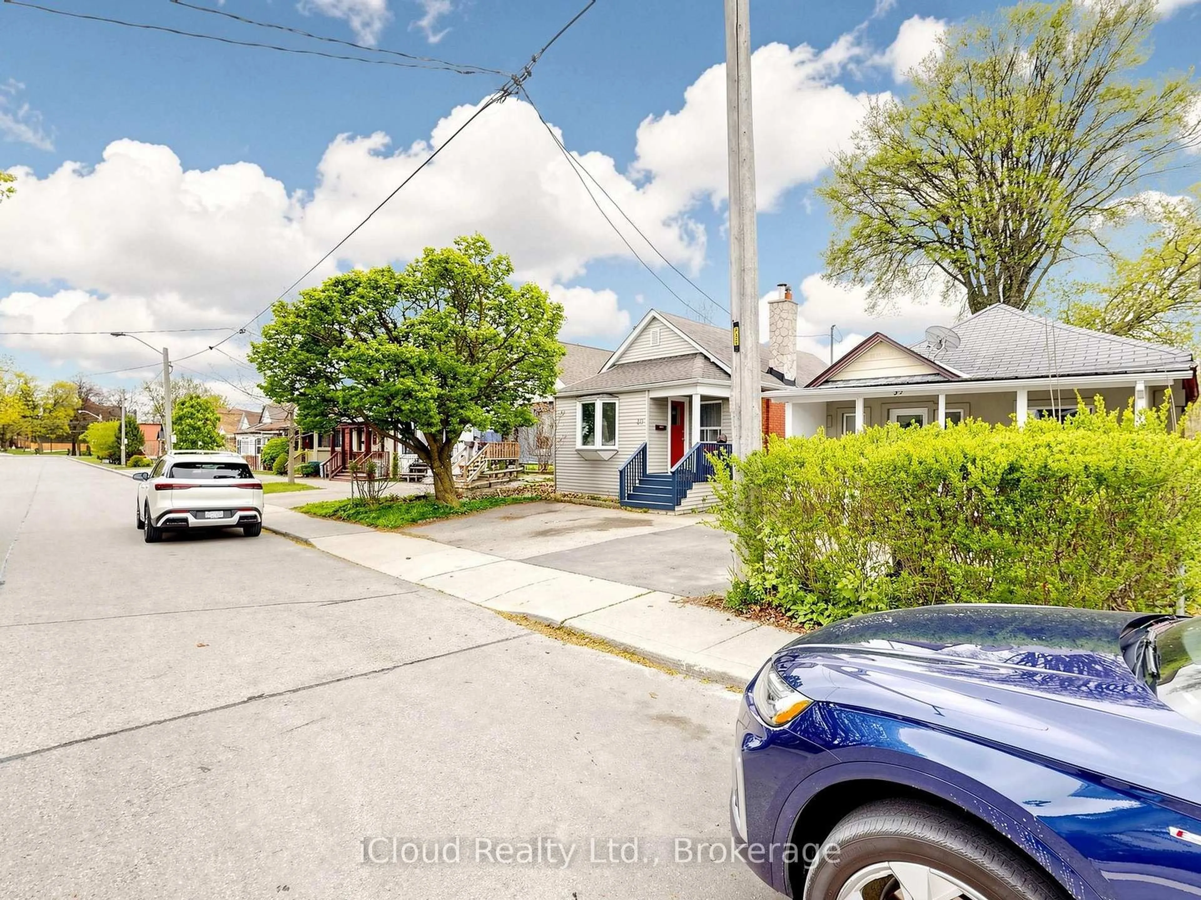 A pic from outside/outdoor area/front of a property/back of a property/a pic from drone, street for 32 Seventeenth St, Toronto Ontario M8V 3K3
