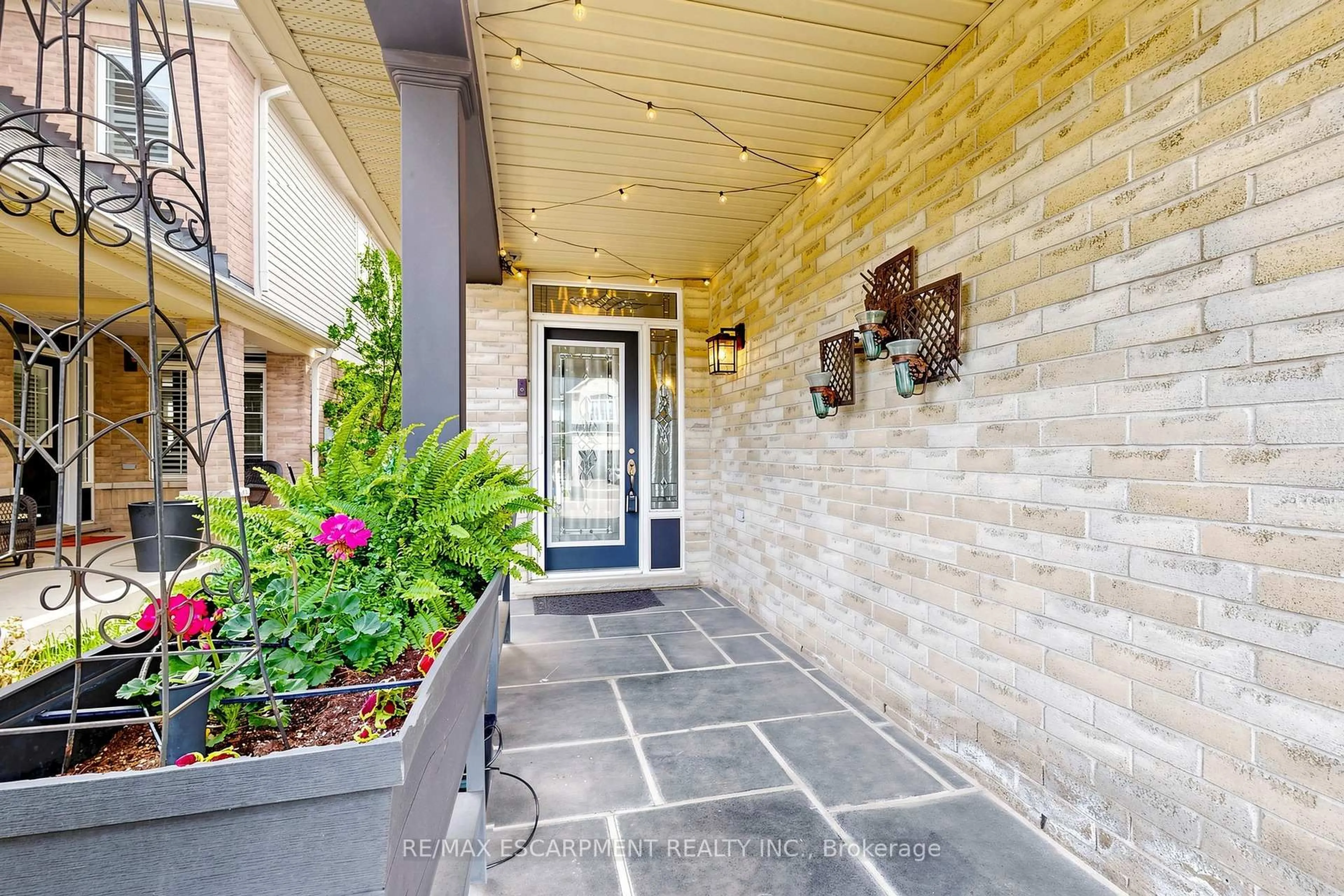 Indoor entryway for 4176 Saunders Cres, Burlington Ontario L7M 0B3