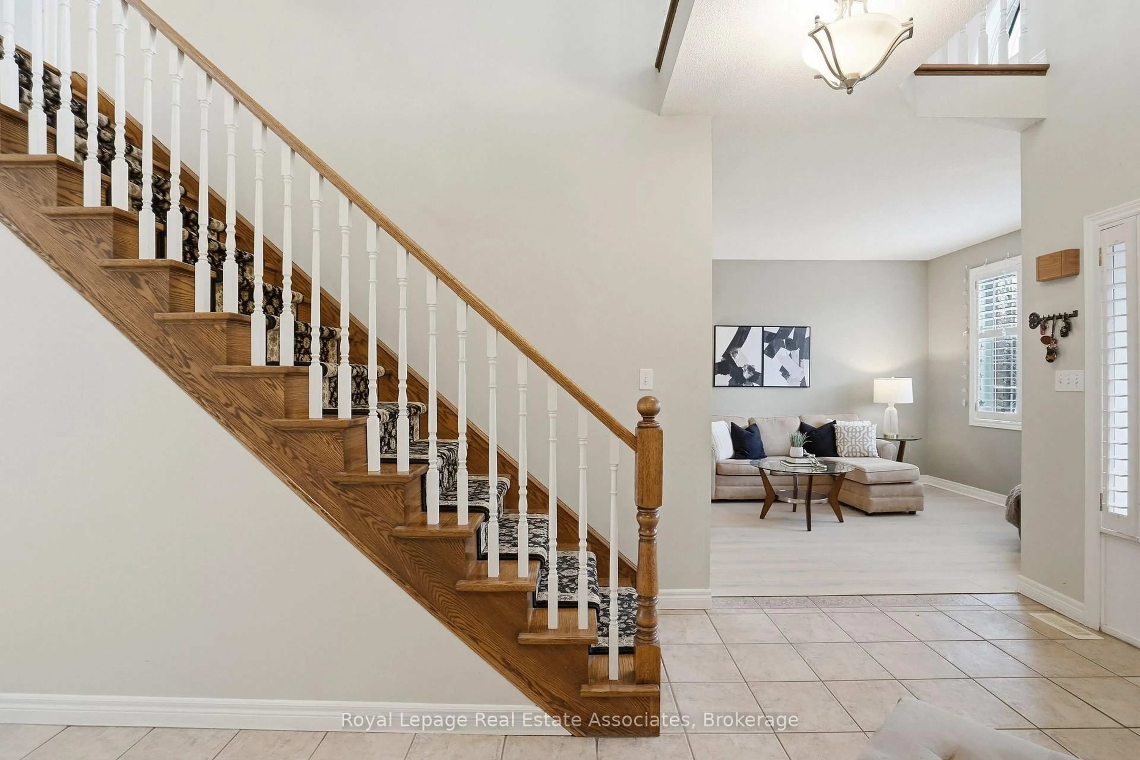 Unknown for 486 Delaney Crt, Burlington Ontario L7L 5T7