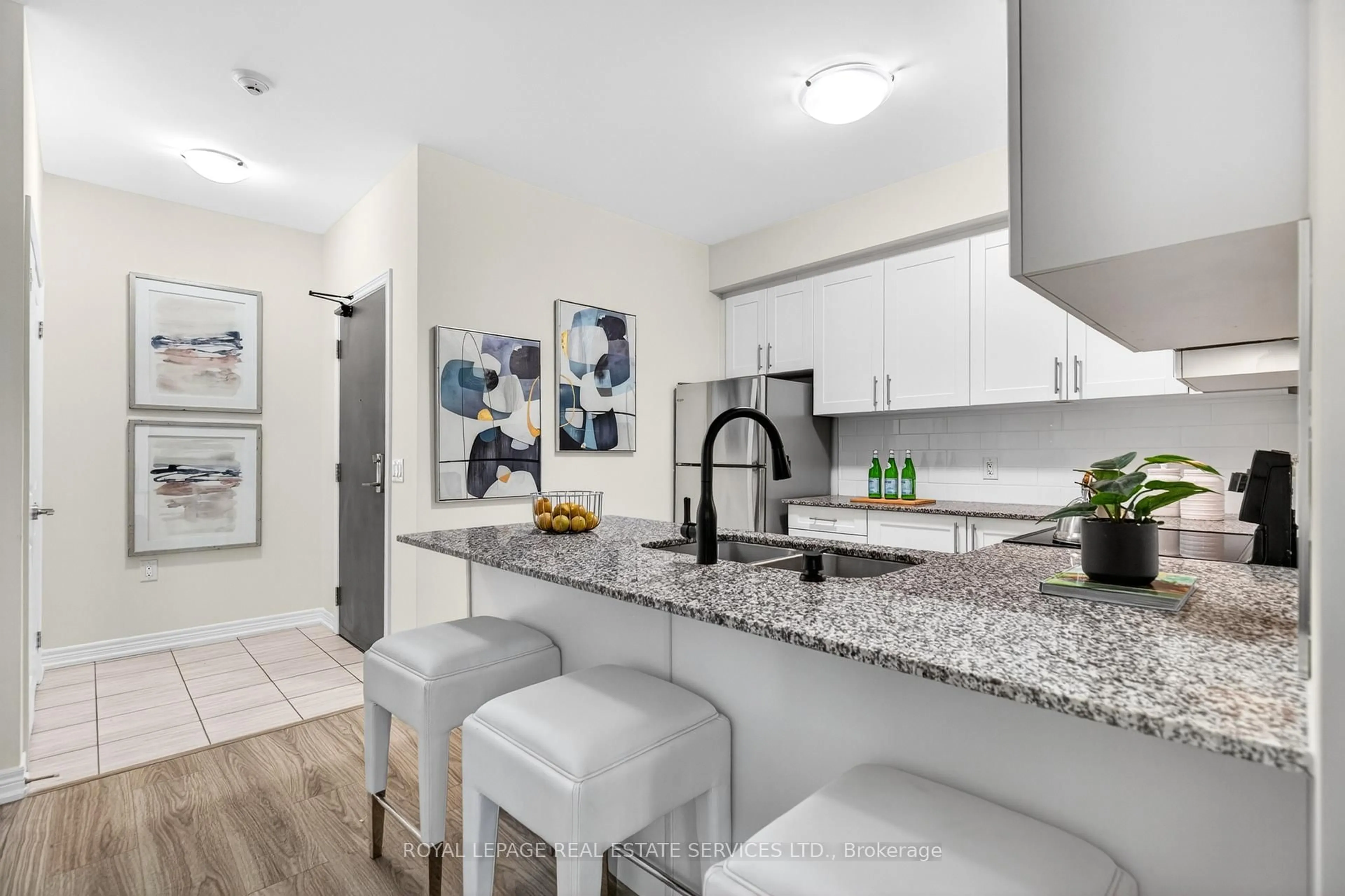 Open concept kitchen, ceramic/tile floor for 2370 Khalsa Gate #304, Oakville Ontario L6M 1P5