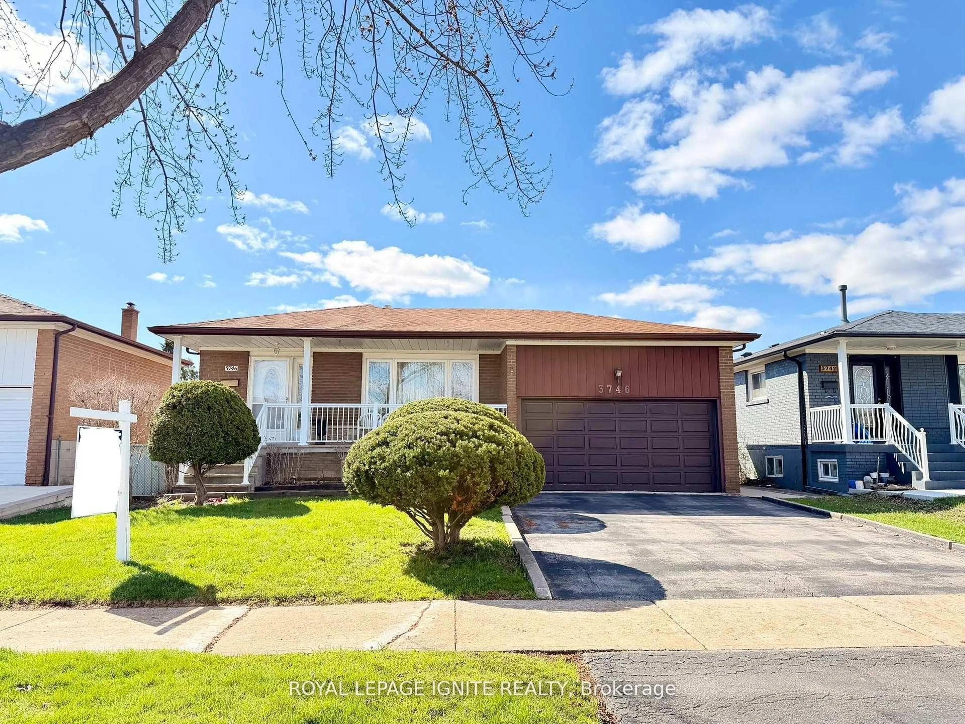 Home with vinyl exterior material, street for 3746 Teeswater Rd, Mississauga Ontario L4T 2A4