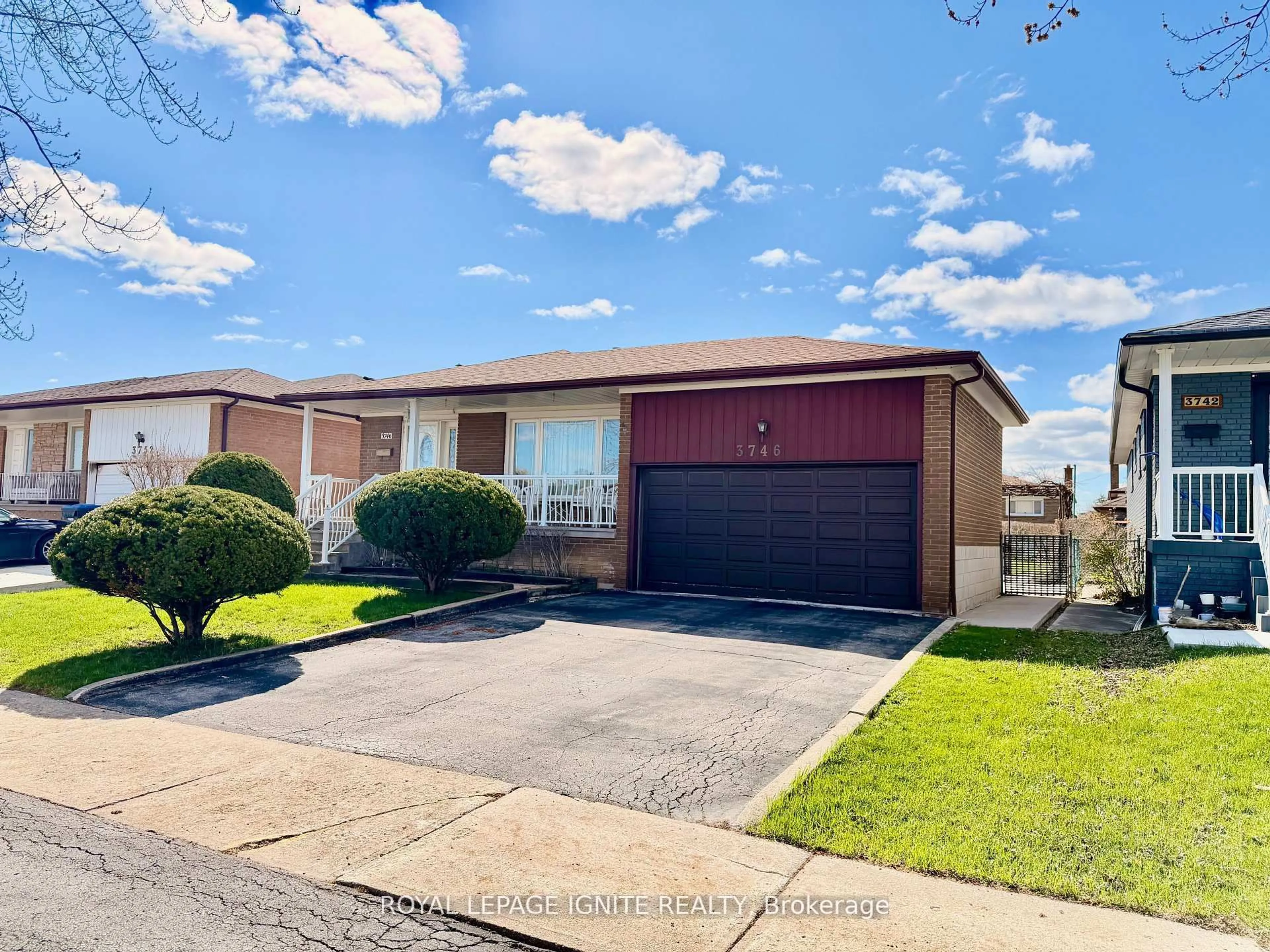 A pic from outside/outdoor area/front of a property/back of a property/a pic from drone, street for 3746 Teeswater Rd, Mississauga Ontario L4T 2A4
