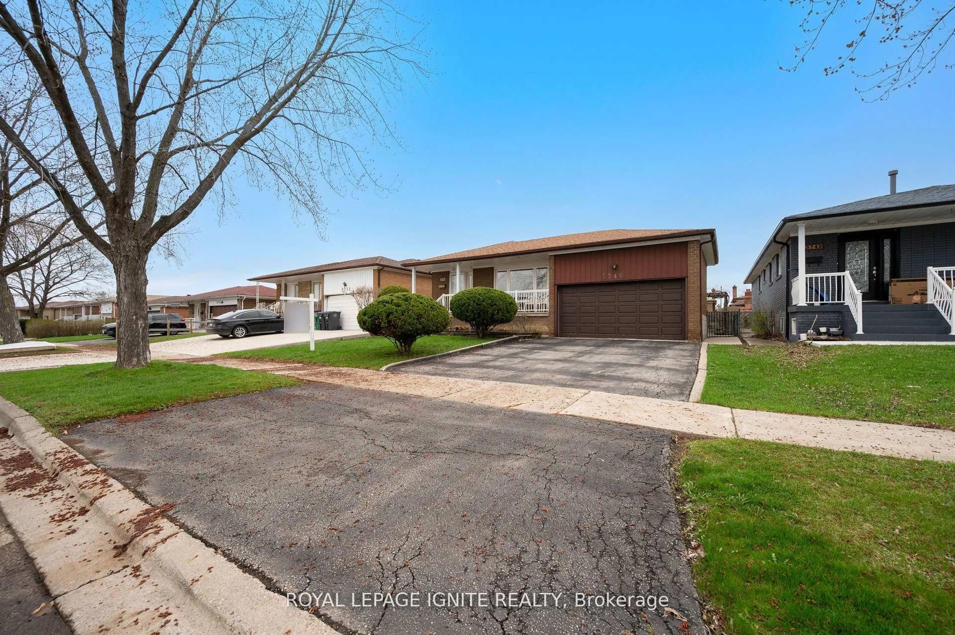 A pic from outside/outdoor area/front of a property/back of a property/a pic from drone, street for 3746 Teeswater Rd, Mississauga Ontario L4T 2A4
