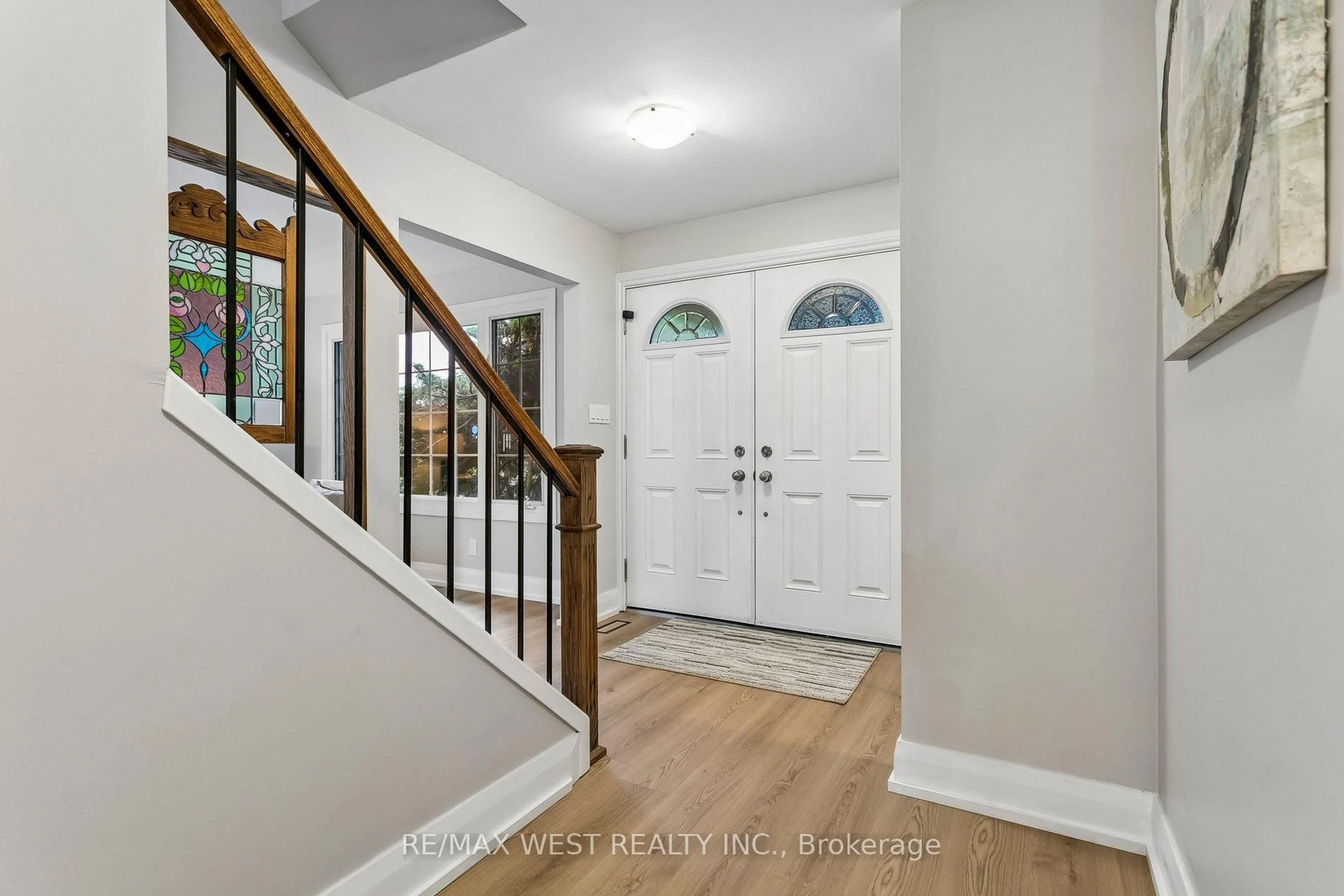 Indoor entryway for 563 Joyce Blvd, Milton Ontario L9T 3C7