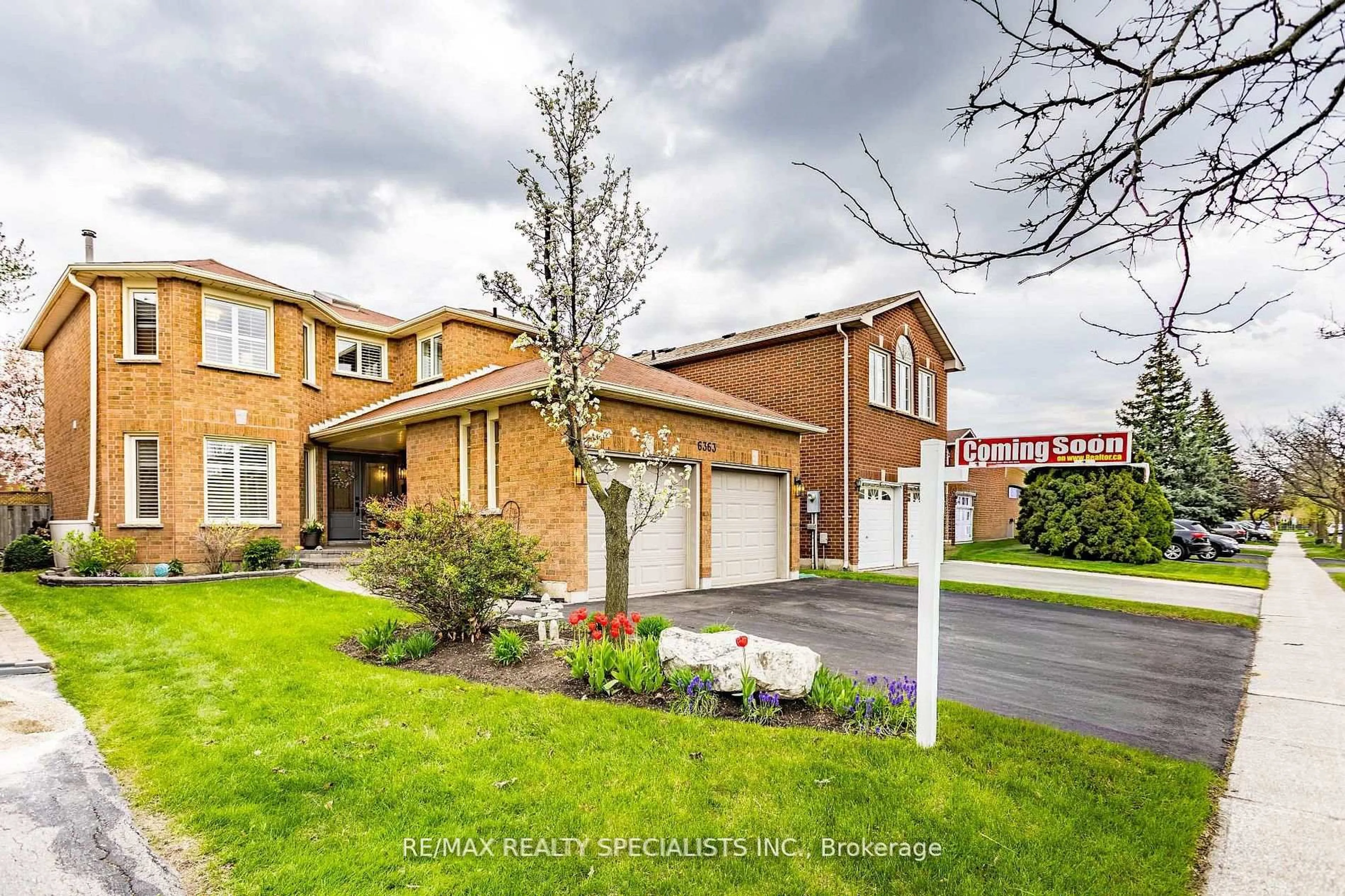 Home with brick exterior material, street for 6363 Osprey Blvd, Mississauga Ontario L5N 6G7