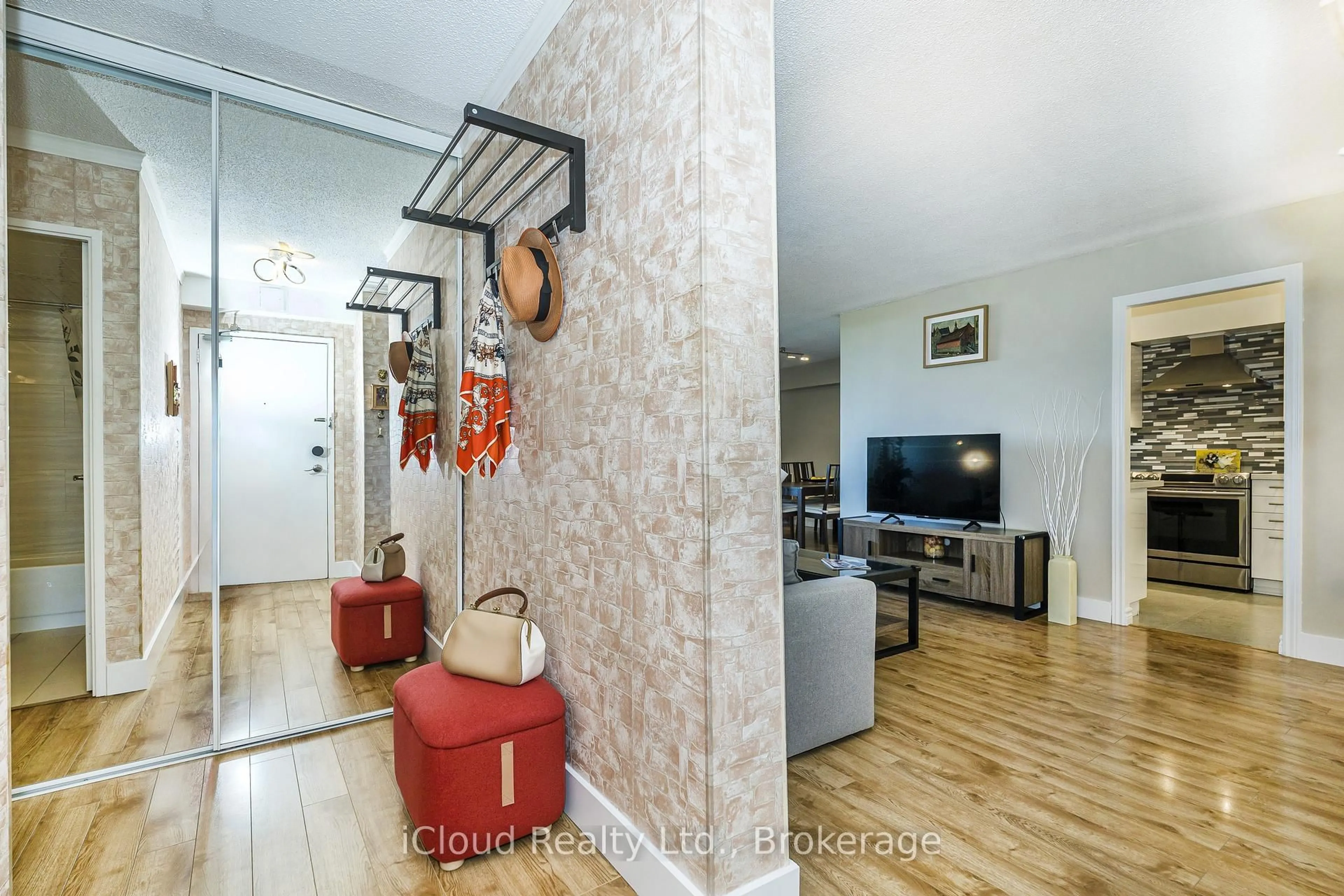 Indoor foyer for 420 Mill Rd #1007, Toronto Ontario M9C 1Z1