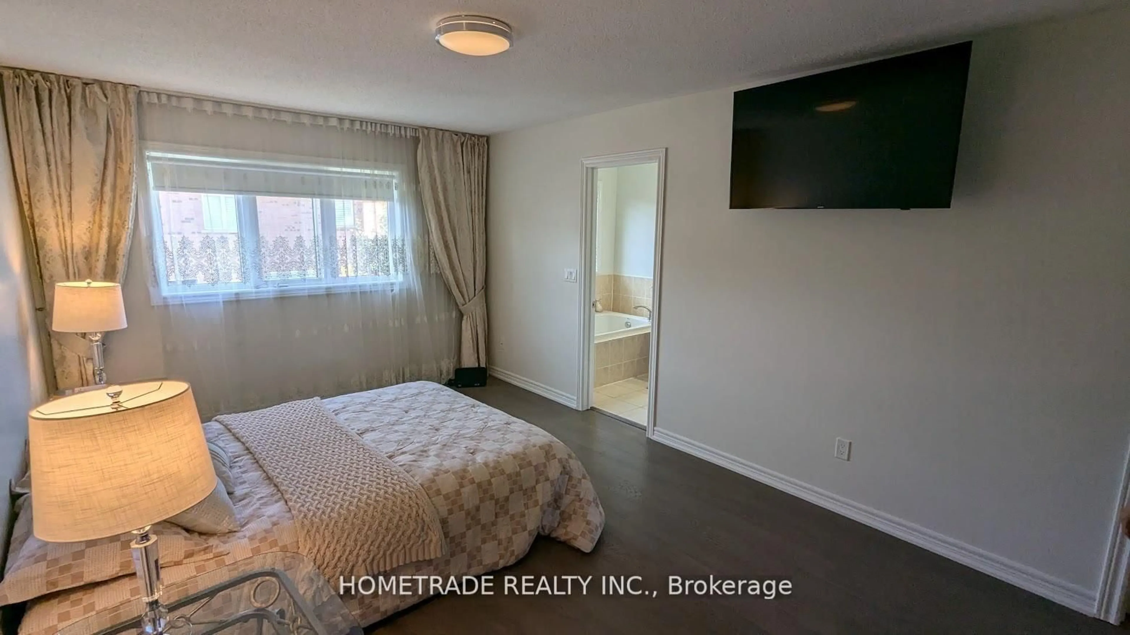 A pic of a room for 4861 Verdi St, Burlington Ontario L7M 0H4