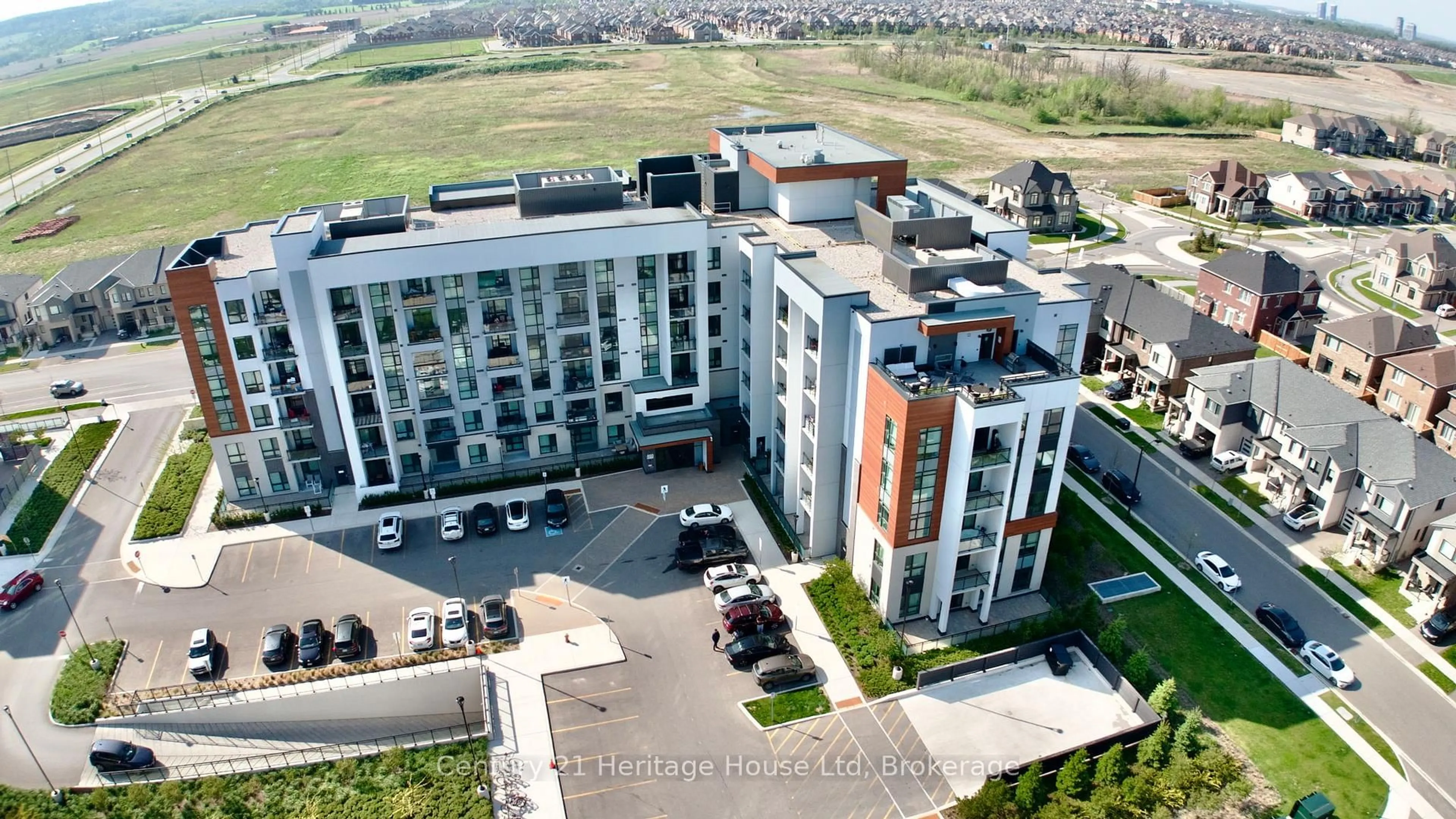A pic from outside/outdoor area/front of a property/back of a property/a pic from drone, building for 460 Gordon Krantz Ave #604, Milton Ontario L9E 1N9