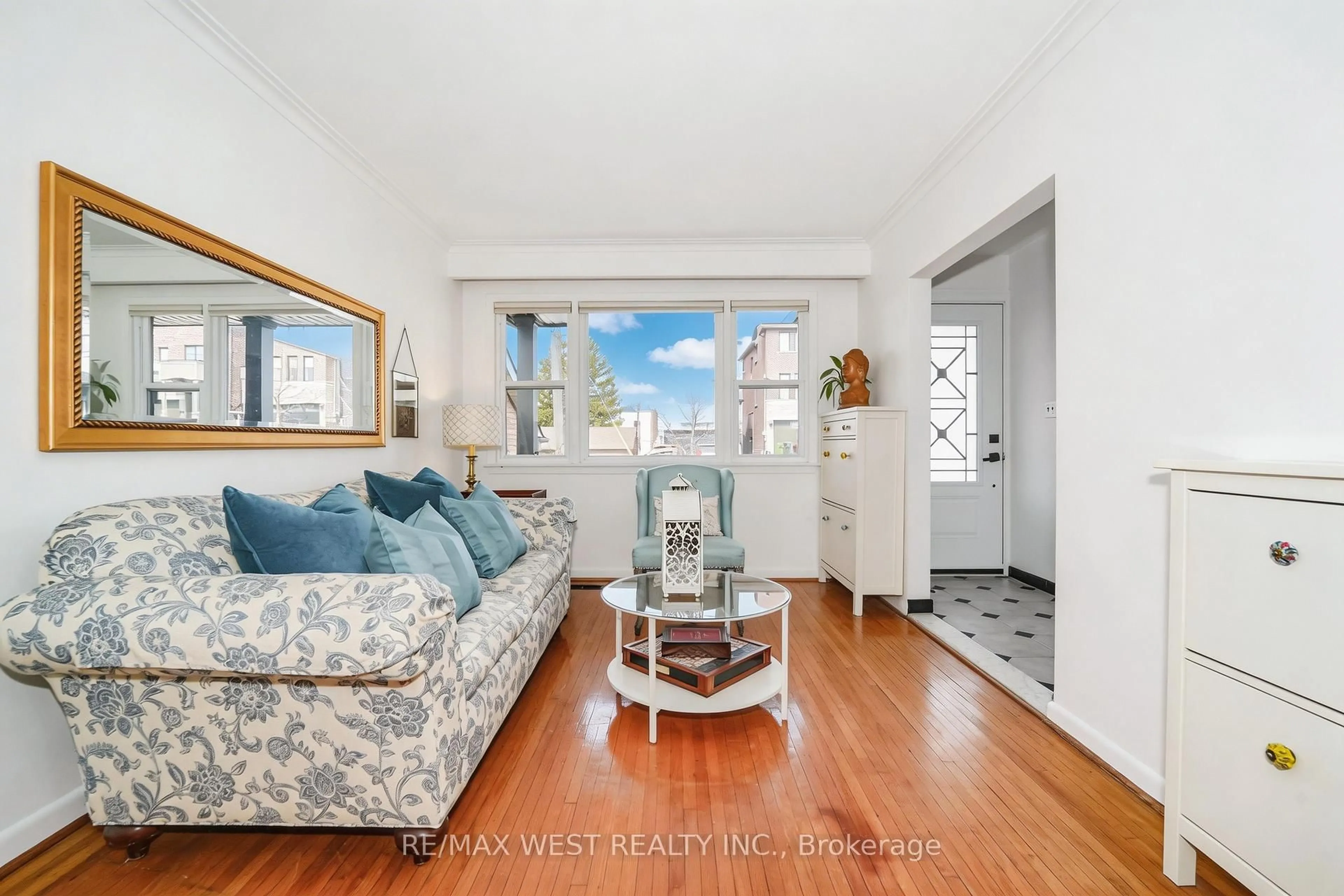 Living room with furniture, unknown for 11 Helen Ave, Toronto Ontario M6N 2B4