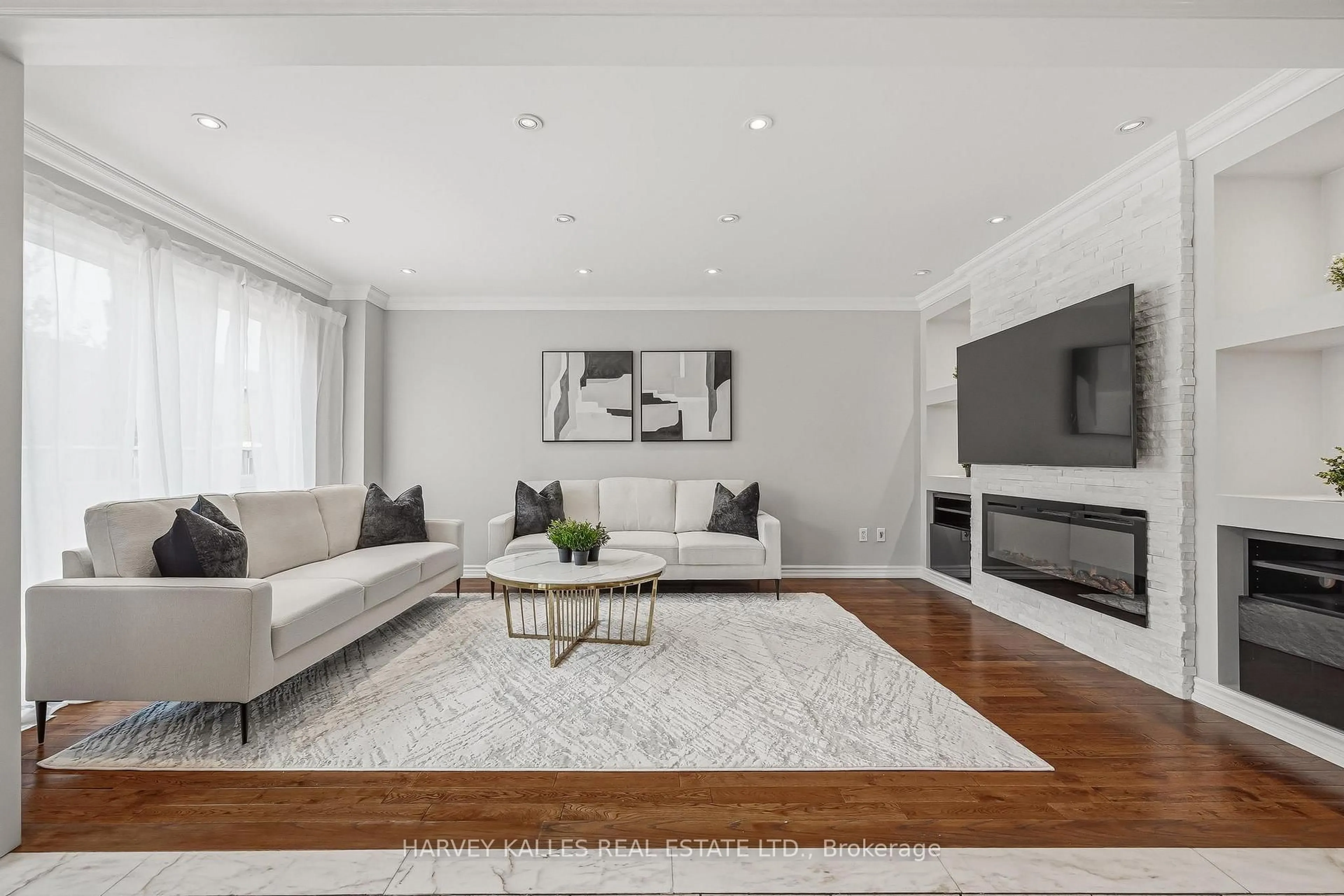 Living room with furniture, unknown for 951 White Clover Way, Mississauga Ontario L5V 1E7