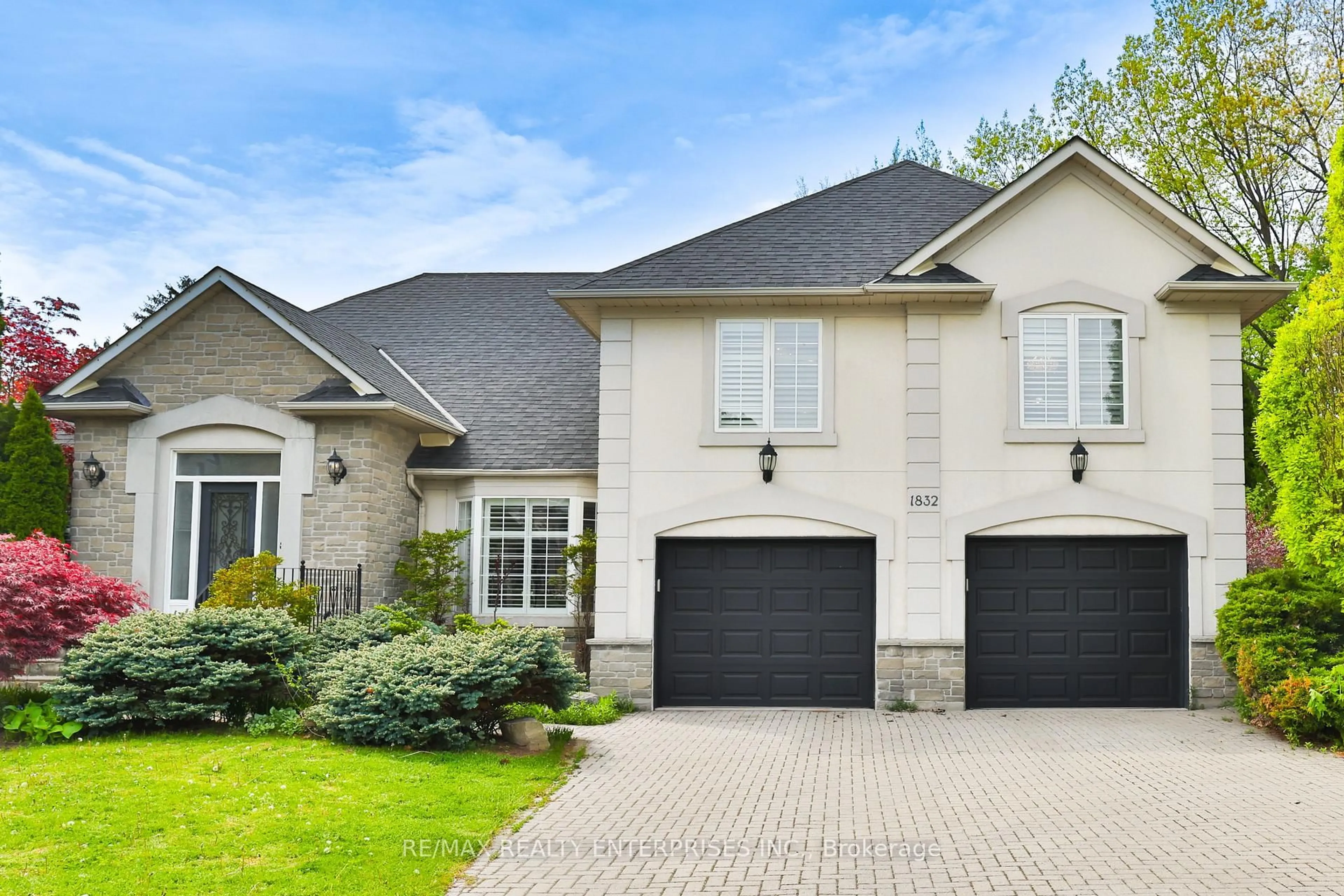 Home with brick exterior material, street for 1832 Chesbro Crt, Mississauga Ontario L5H 4H2